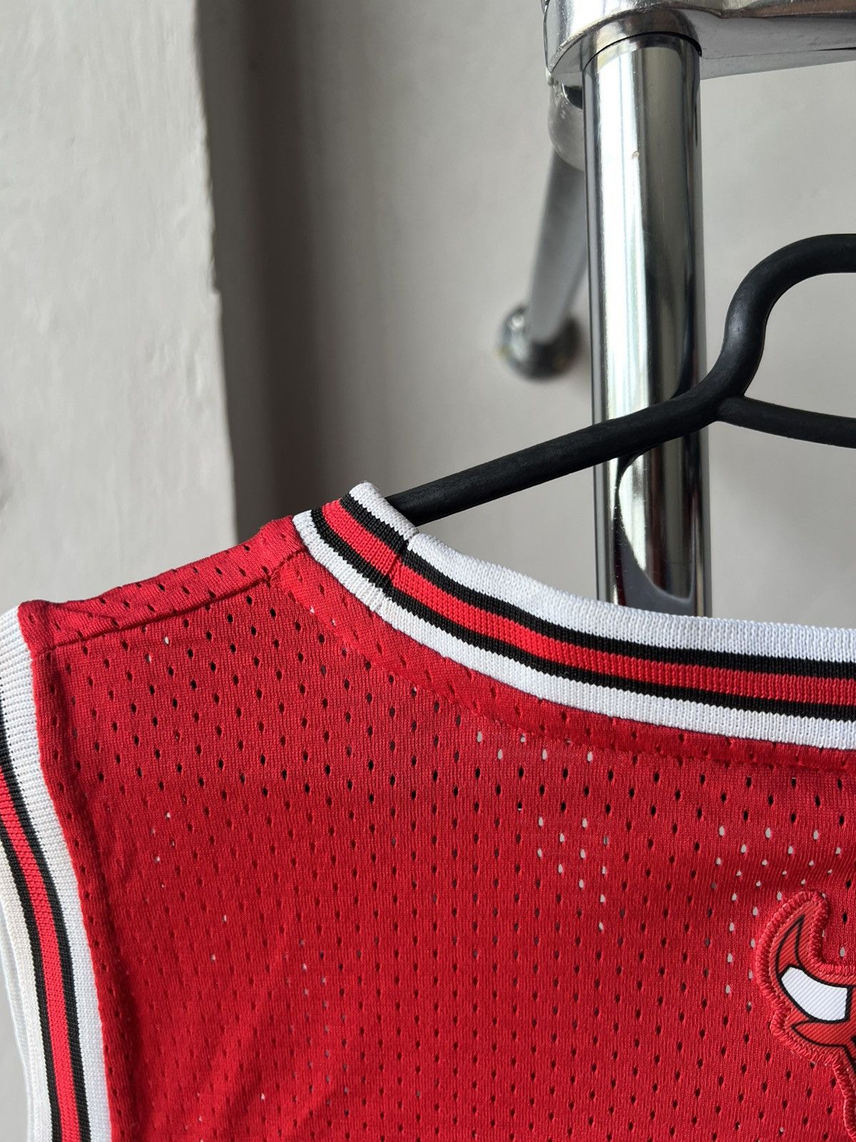 NBA 90’S NBA CHICAGO BULLS #23 JORDAN VINTAGE BASKETBALL JERSEY Size US L / EU 52-54 / 3 - 17 Thumbnail