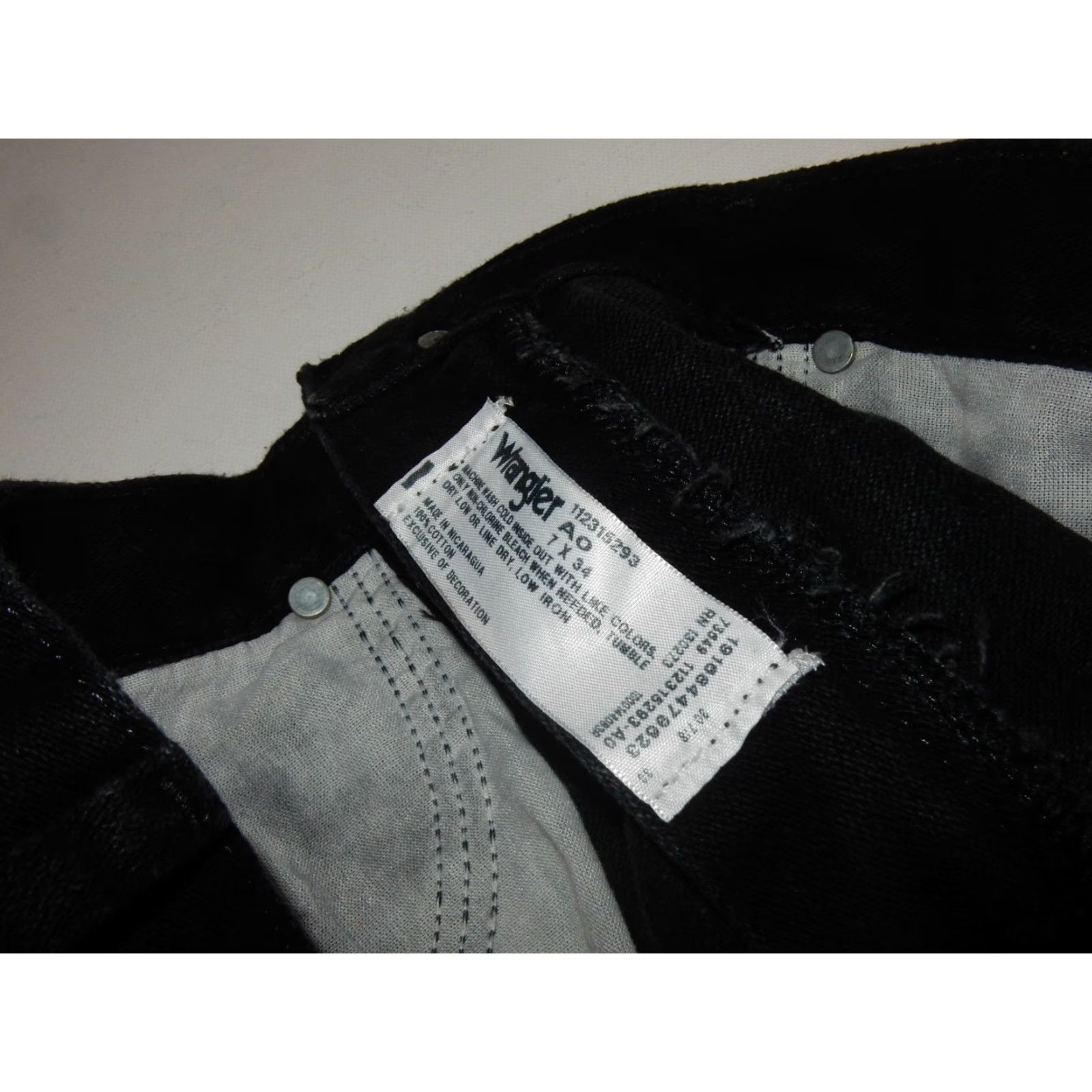 Wrangler VINTAGE Wrangler Men’s Denim Jeans Size 27x34 Straight Fit Black Denim 80s Size US 27 - 6 Thumbnail