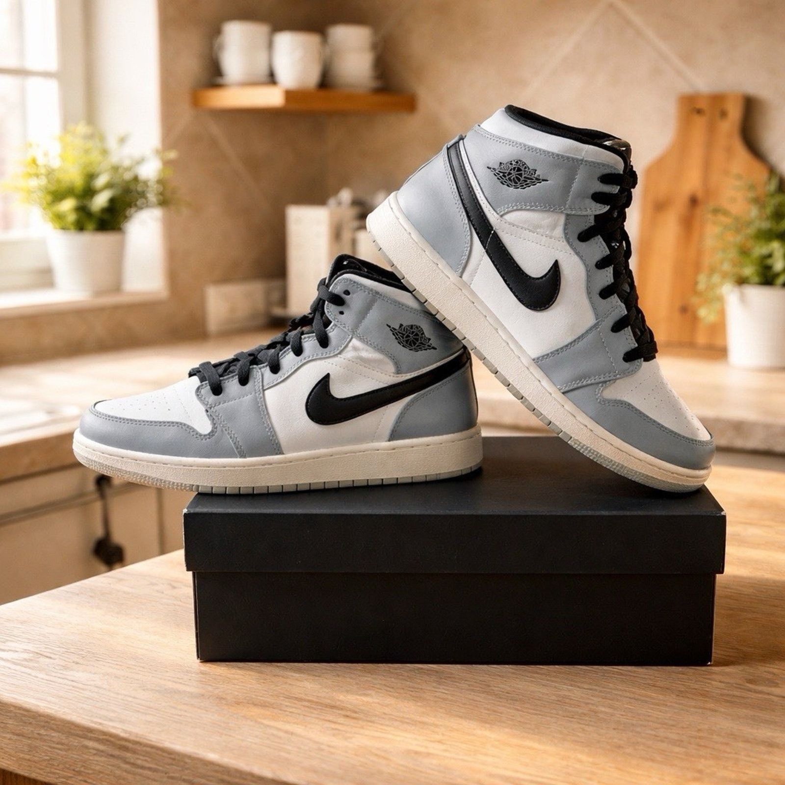Jordan Brand Air Jordan 1 Mid (GS) Light Smoke Grey/Black-White 7Y-8.5w Size US 7 / EU 40 - 1 Thumbnail