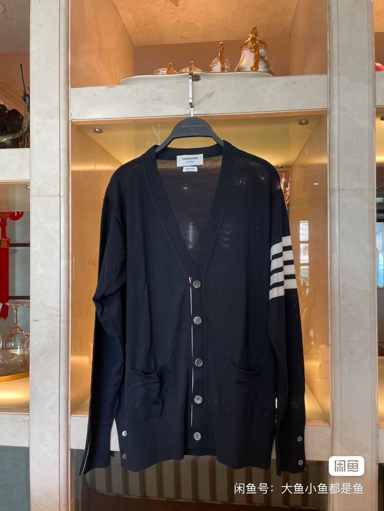 Thom Browne Thom BrowneClassic four-striped wool cardigan jacket 2503-N Size US XL / EU 56 / 4 - 1 Thumbnail