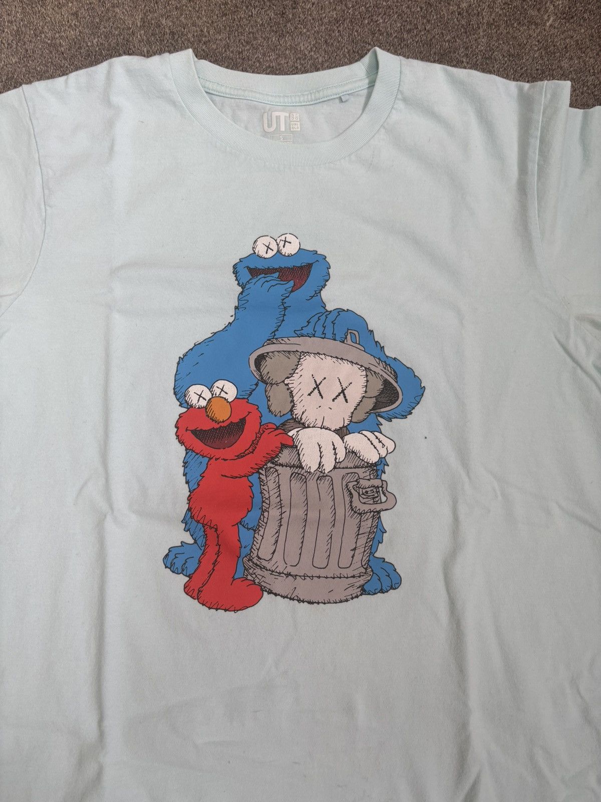 Kaws × Uniqlo Kaws Uniqlo Sesame Street Blue Cookie Monster Shirt Size S Size US S / EU 44-46 / 1 - 2 Thumbnail
