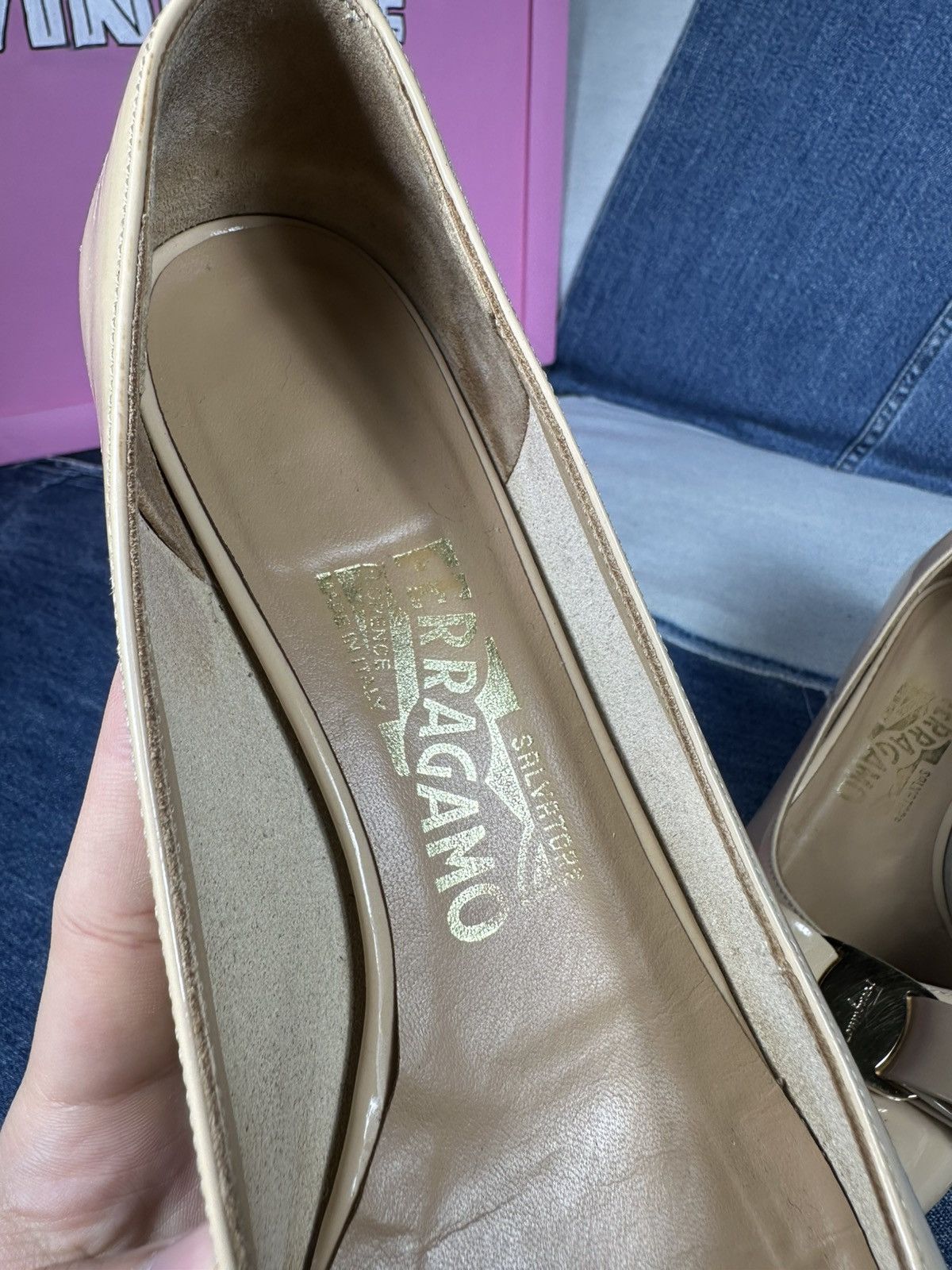 Salvatore Ferragamo Salvatore Ferragamo Vara Pump Heel Bow Beige Patent Leather Size US 6.5 / IT 36.5 - 22 Thumbnail
