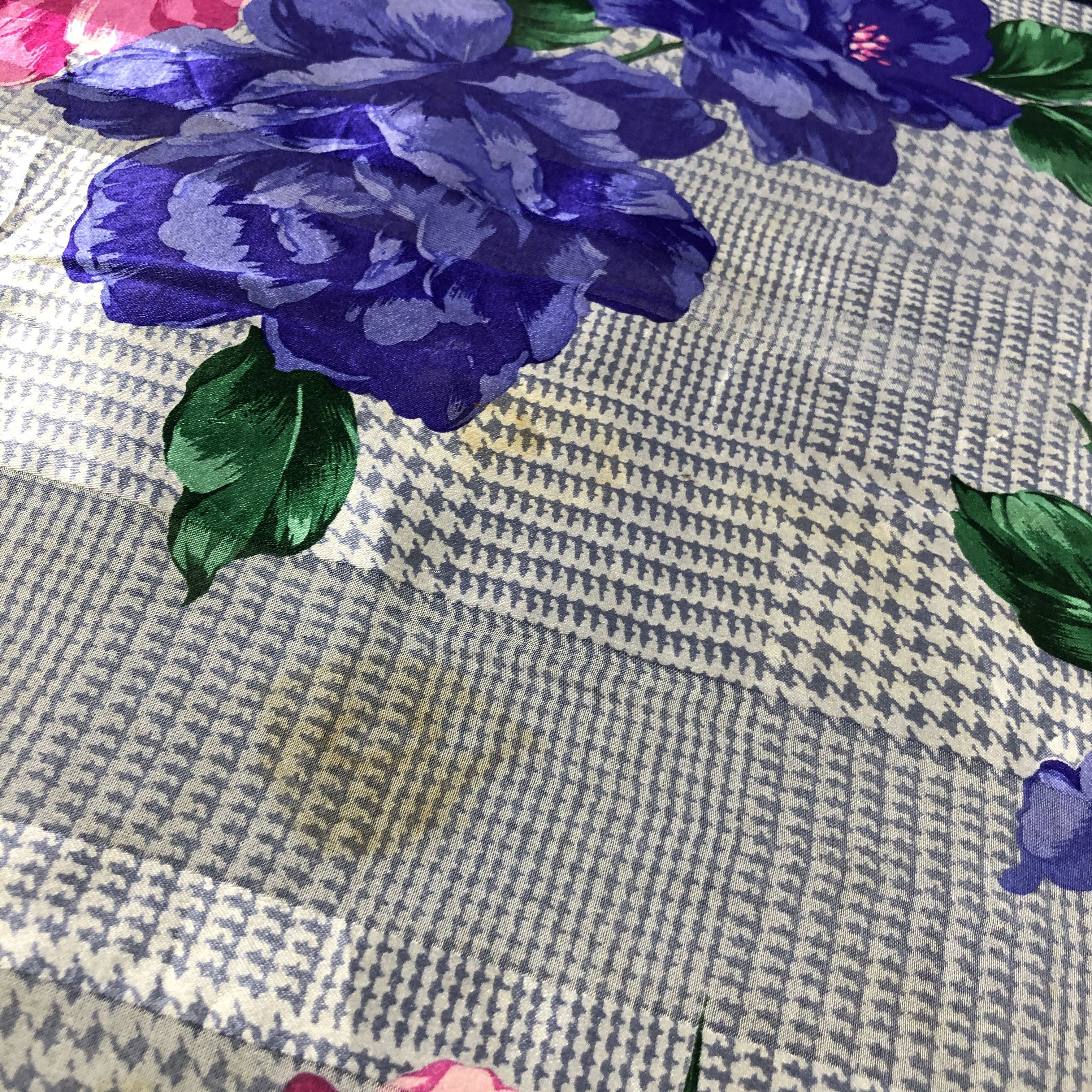 Givenchy Vintage Givenchy Floral Hand Rolled Silk Scarf M1203 Size ONE SIZE - 13 Thumbnail