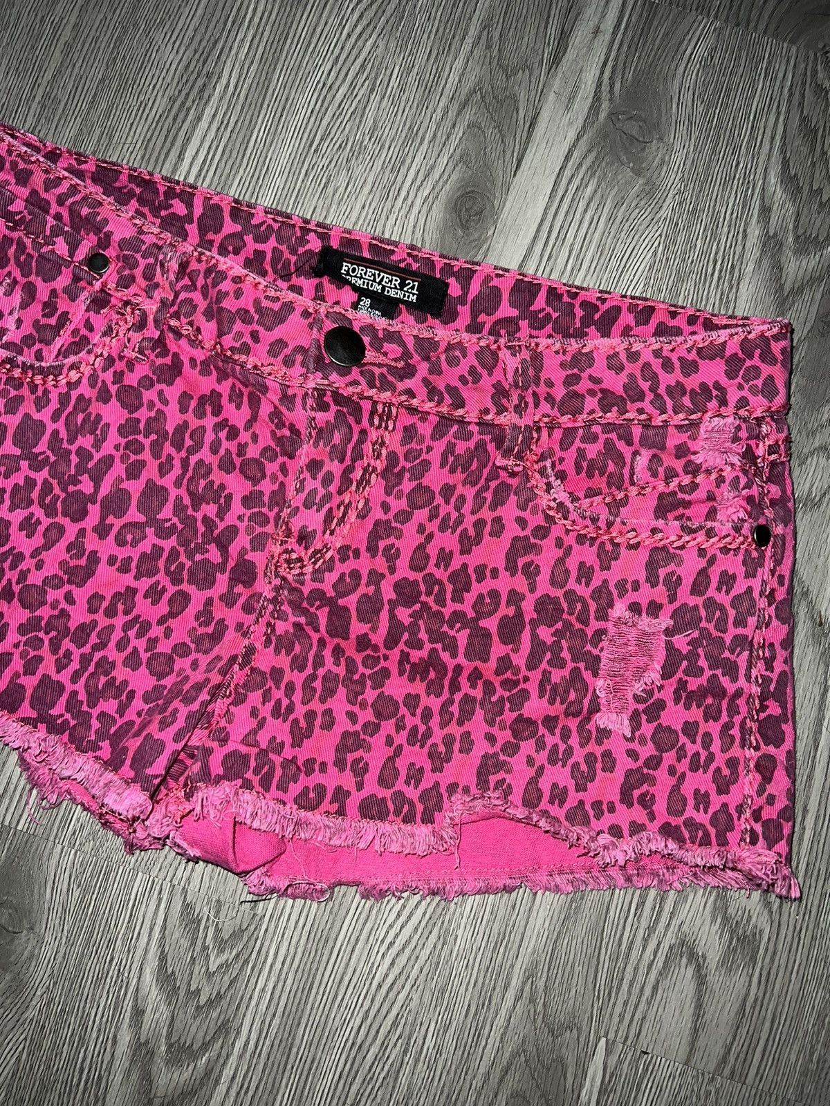 Japanese Brand Pink leopard mini shorts 🎀💕 Size 28" / US 6 / IT 42 - 6 Thumbnail