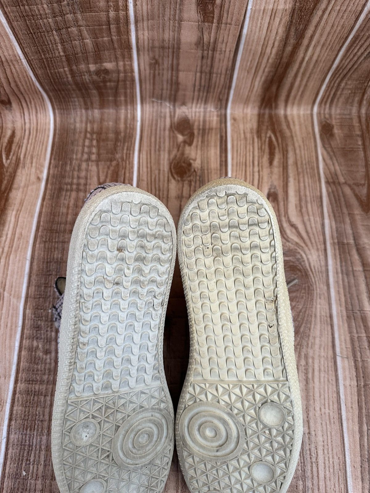 Maison Margiela Maison Margiela Replica Textured Polka Dot Sneaker Lowtops Size US 8 / EU 41 - 25 Thumbnail