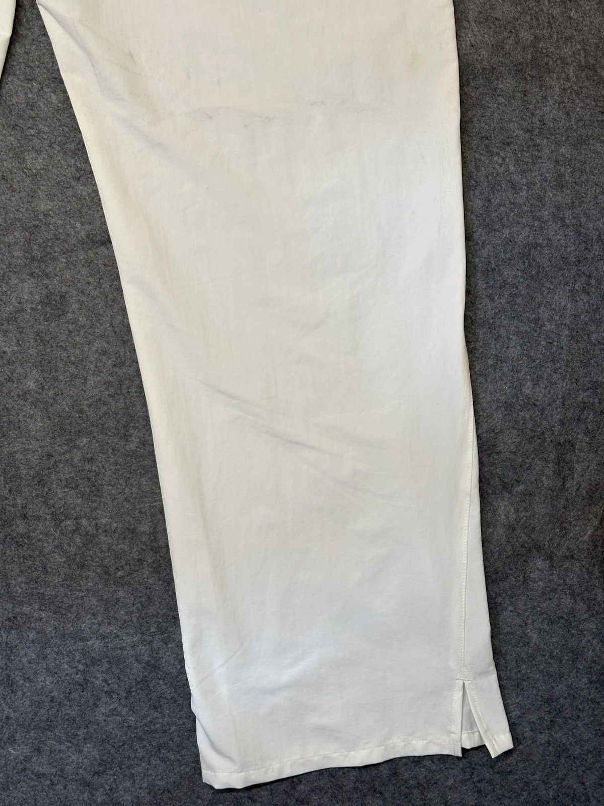 Oakley Oakley golf pants with a performance nylon tech design. Size US 40 / EU 56 - 9 Thumbnail