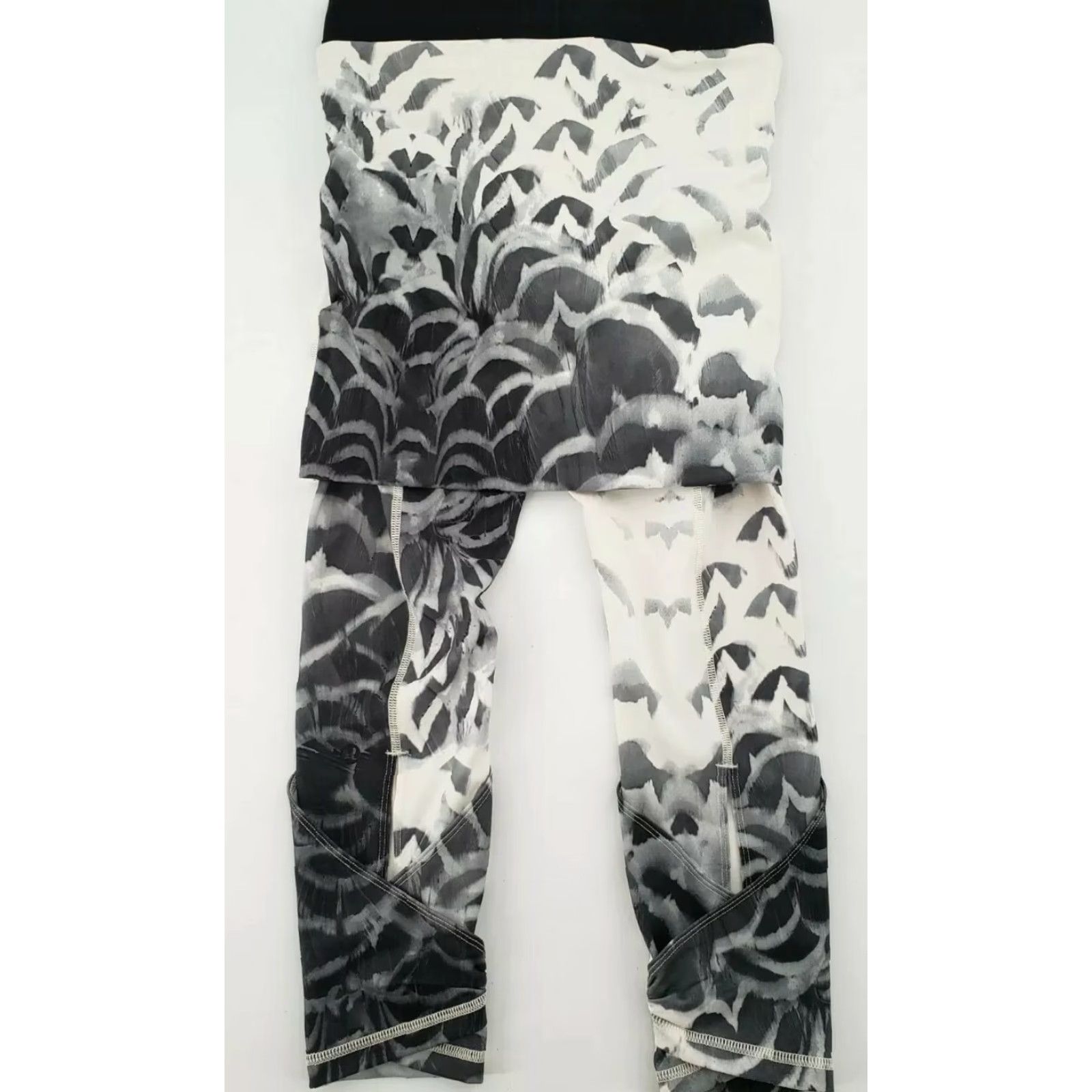 Lululemon VINTAGE Lululemon Wunder Under Pants Womens 4 Gray Yin To You Skirted Legging Pretty Plume Angel Wing Size 27" / US 4 / IT 40 - 5 Thumbnail