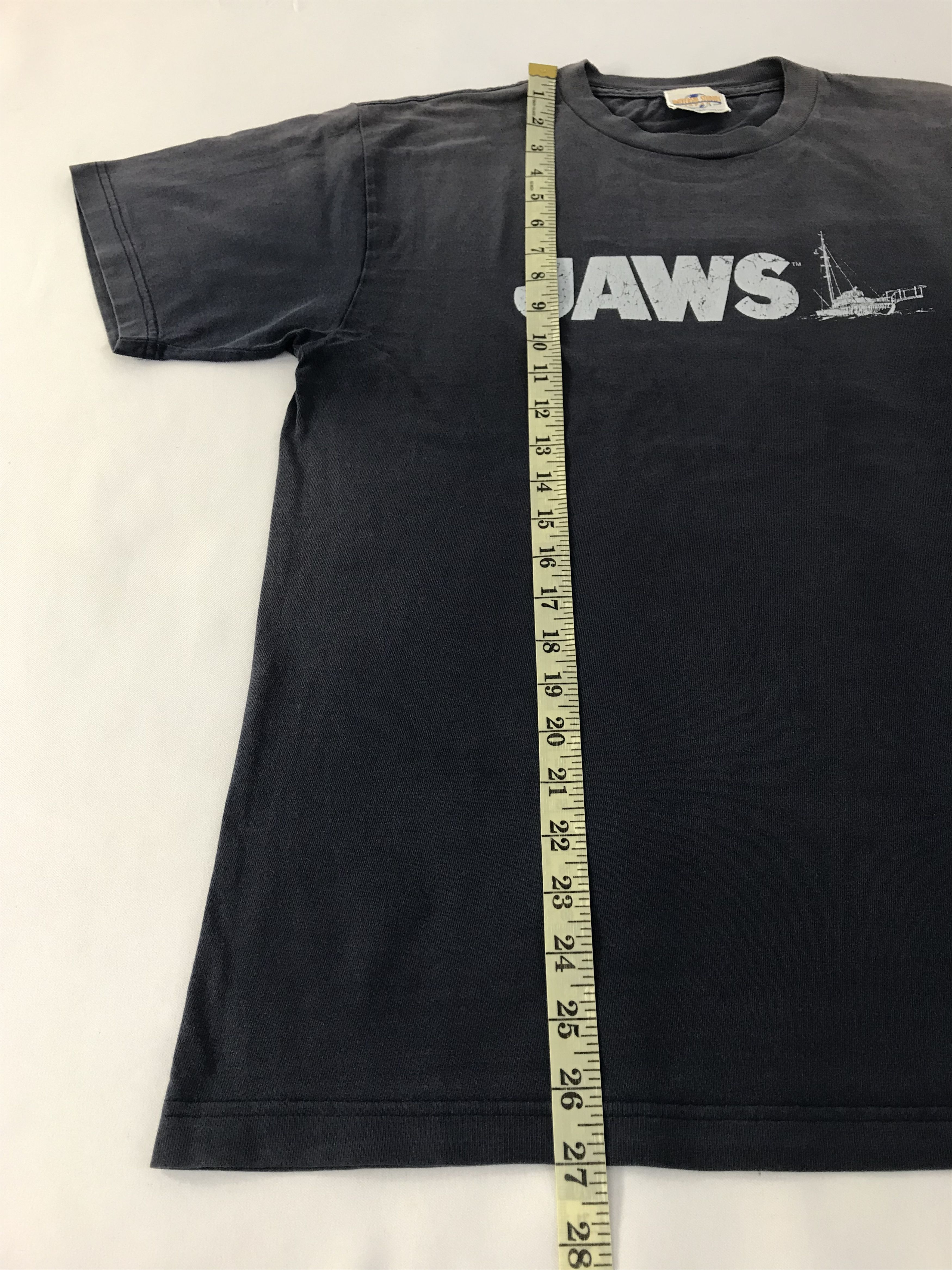 Universal Studios 90s Universal Studios Jaws Thriller Film Movie Printed Tee Size US M / EU 48-50 / 2 - 11 Thumbnail