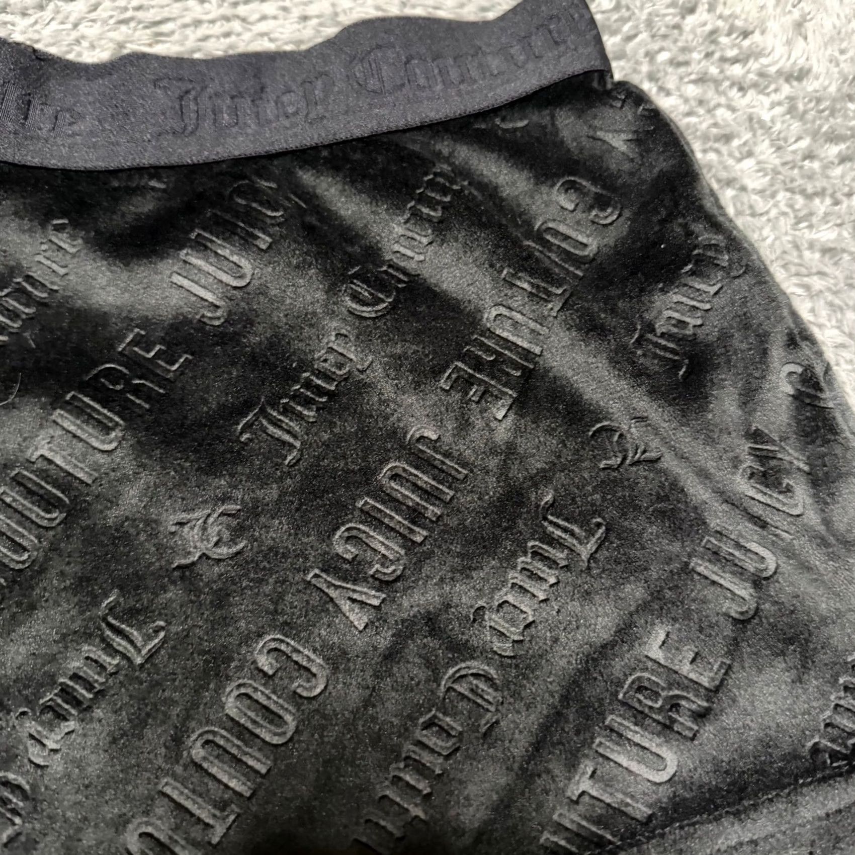 Juicy Couture Juicy Couture Sleep Shorts Womens Small Velour Black All Over Print S Womens Velour All Over Print Nightwear Shorts Size 28" / US 6 / IT 42 - 2 Thumbnail