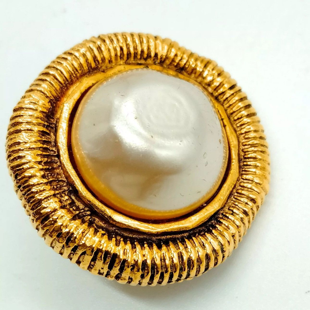 Chanel Chanel Earring Gold Whites Luxury Brand in Mint Condition Size ONE SIZE - 2 Thumbnail