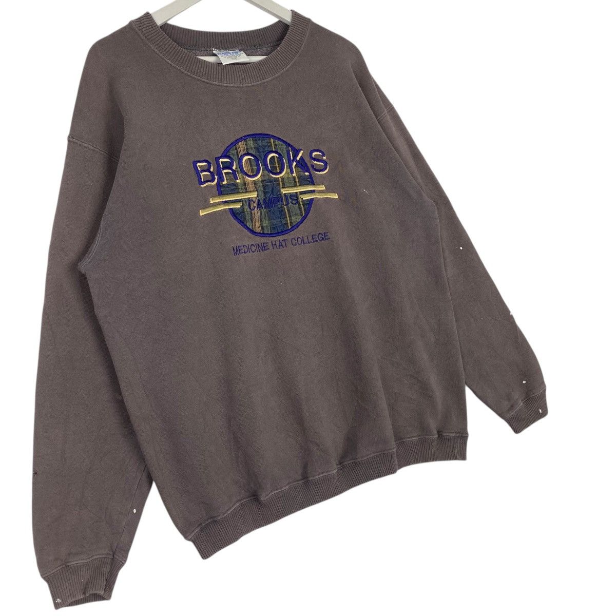 Other Vintage Gildan Heavy Embroidered Sweatshirt Brown Size L Size US L / EU 52-54 / 3 - 3 Thumbnail