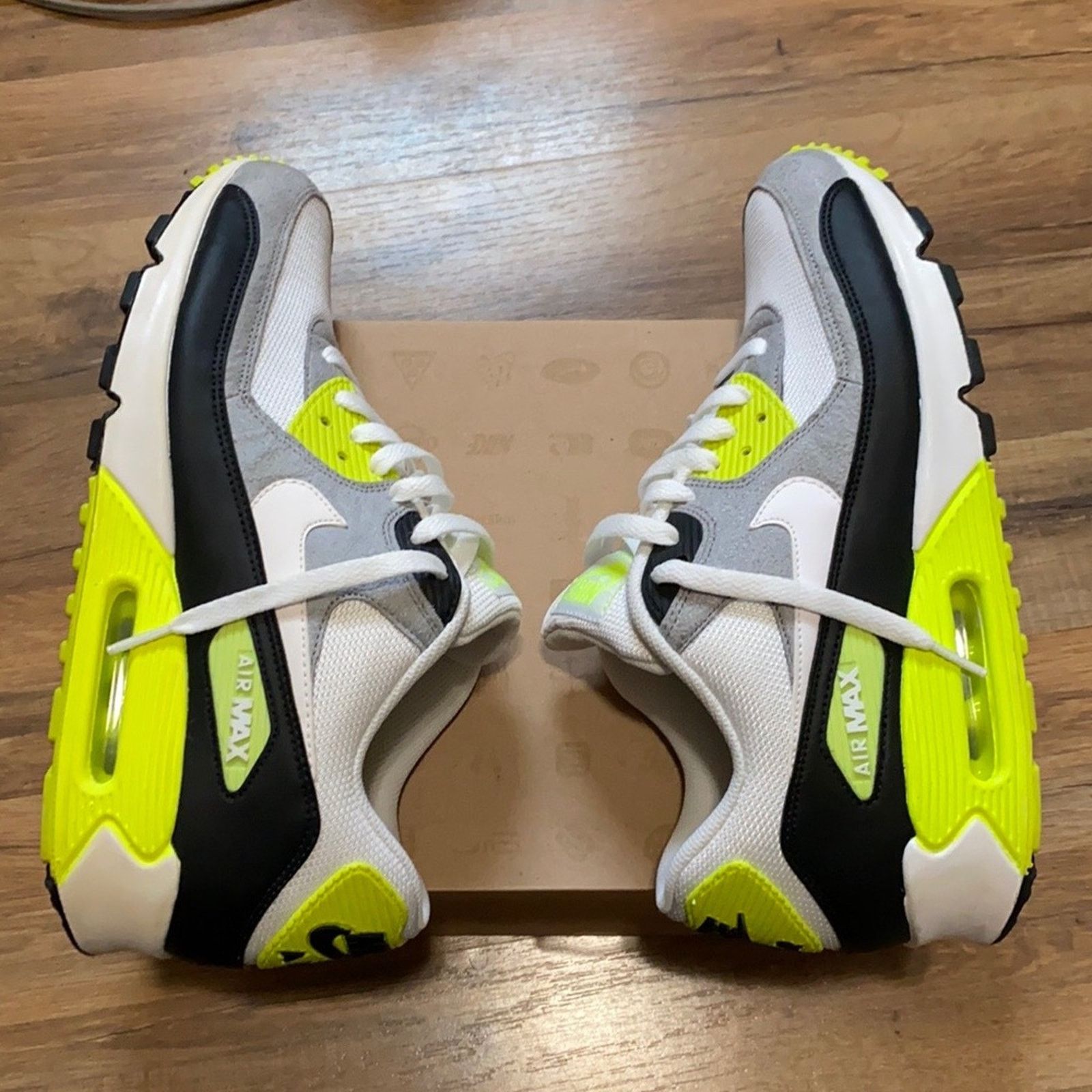 Nike 2011 Nike Air Max 90 Volt Size US 10.5 / EU 43-44 - 2 Thumbnail