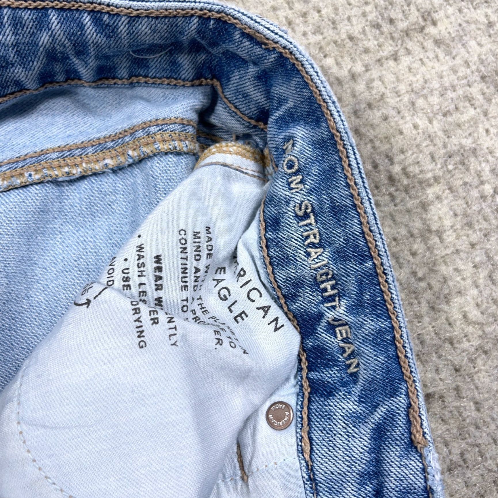 American Eagle Outfitters VINTAGE American Eagle Outfitters Jeans, 8 Long, Mom, High Rise, Blue Denim Distressed, 28x28, 5-Pocket, Regular Fit, Cotton Blend, Button Zip, Womens Size 30" / US 8 / IT 44 - 5 Thumbnail