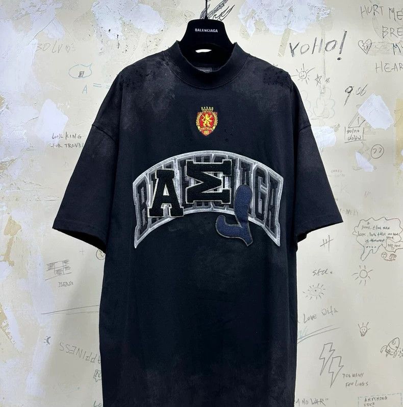 Balenciaga Balenciaga Letter embroidered badge short sleeve T-shirt w Size US XS / EU 42 / 0 - 1 Thumbnail