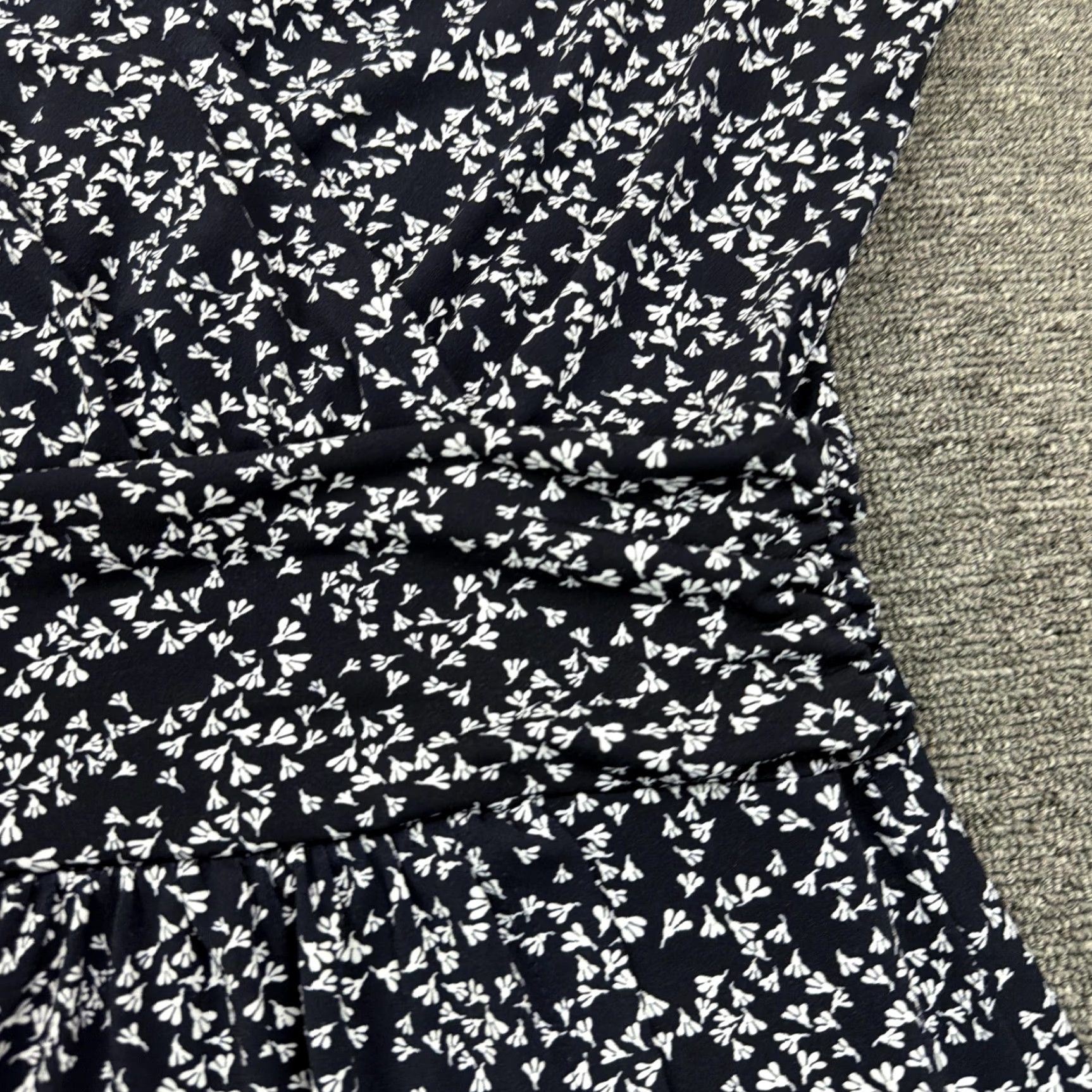 Vintage Lark & Ro Dress Womens 8 Black Floral Sleeveless V-Neck Fit & Flare Knee Length Womens Size M / US 6-8 / IT 42-44 - 3 Thumbnail