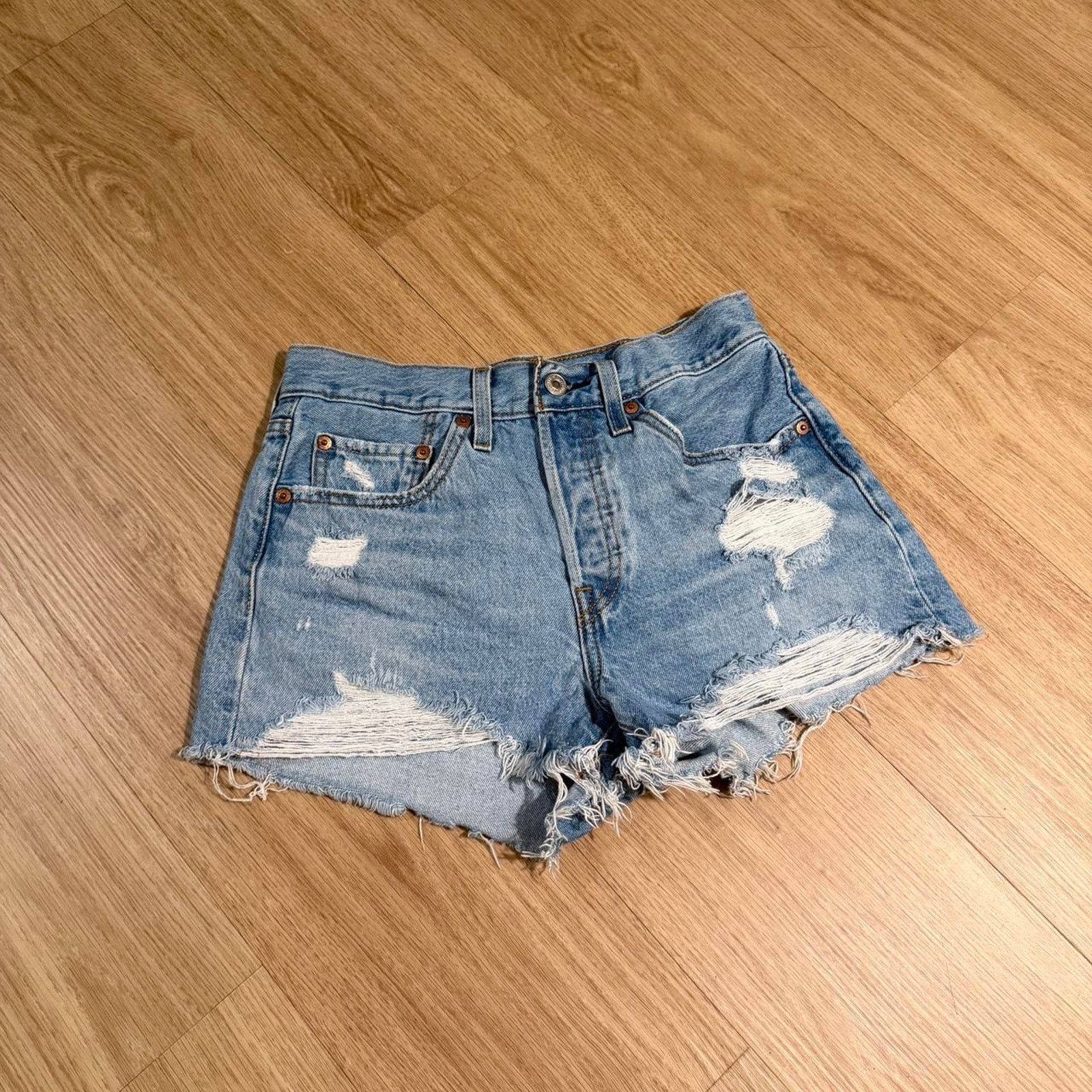 Levi's Levis 501 cutoff distressed denim Size 26" / US 2 / IT 38 - 1 Thumbnail