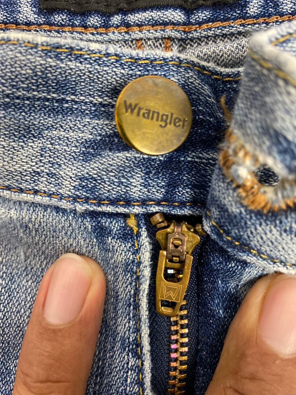 Wrangler vintage wrangler lightwash distressed denim Size US 31 - 9 Thumbnail