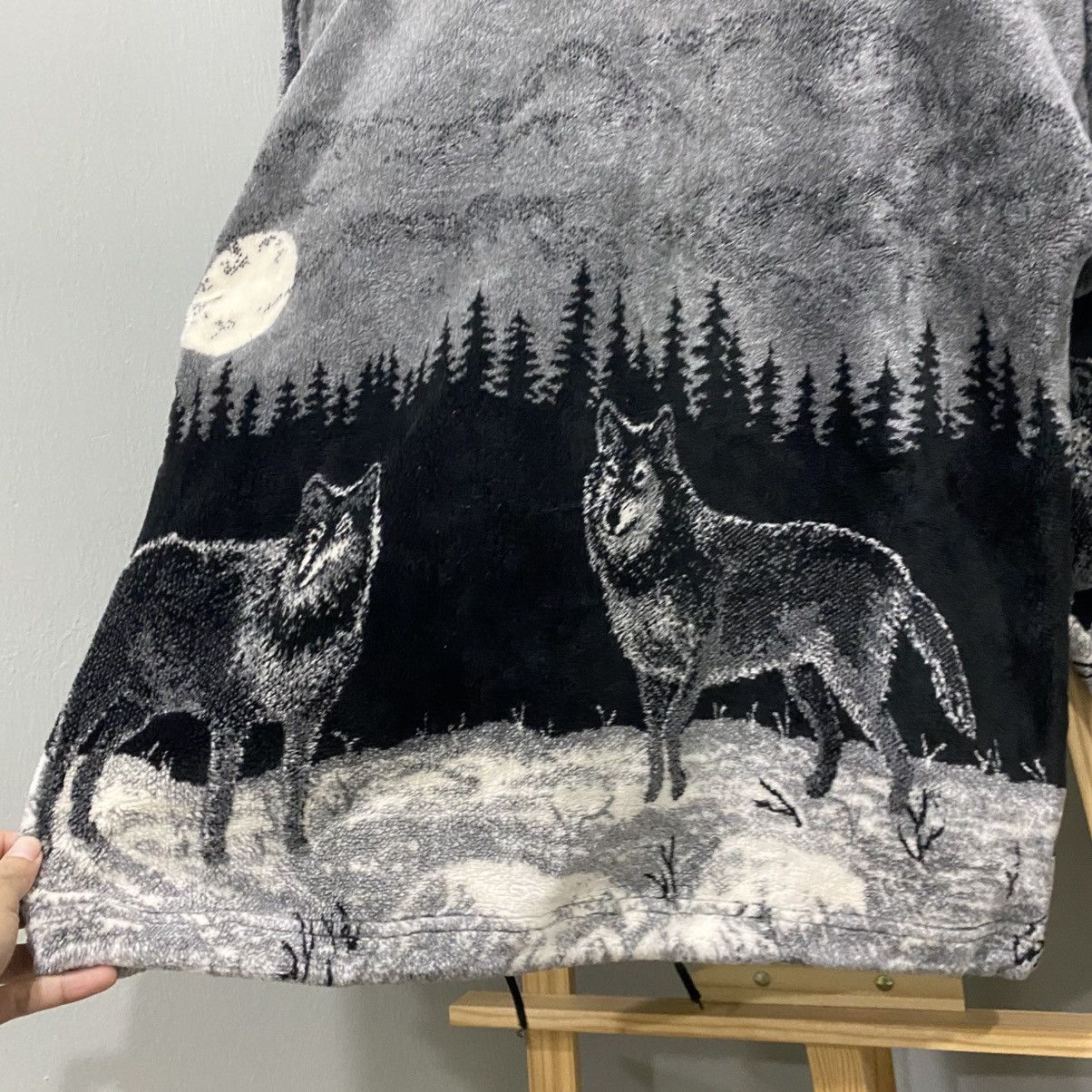 Vintage Vintage EzzeWear Wolf Full Print Fleece Jacket Gorpcore Grey Size US M / EU 48-50 / 2 - 10 Thumbnail
