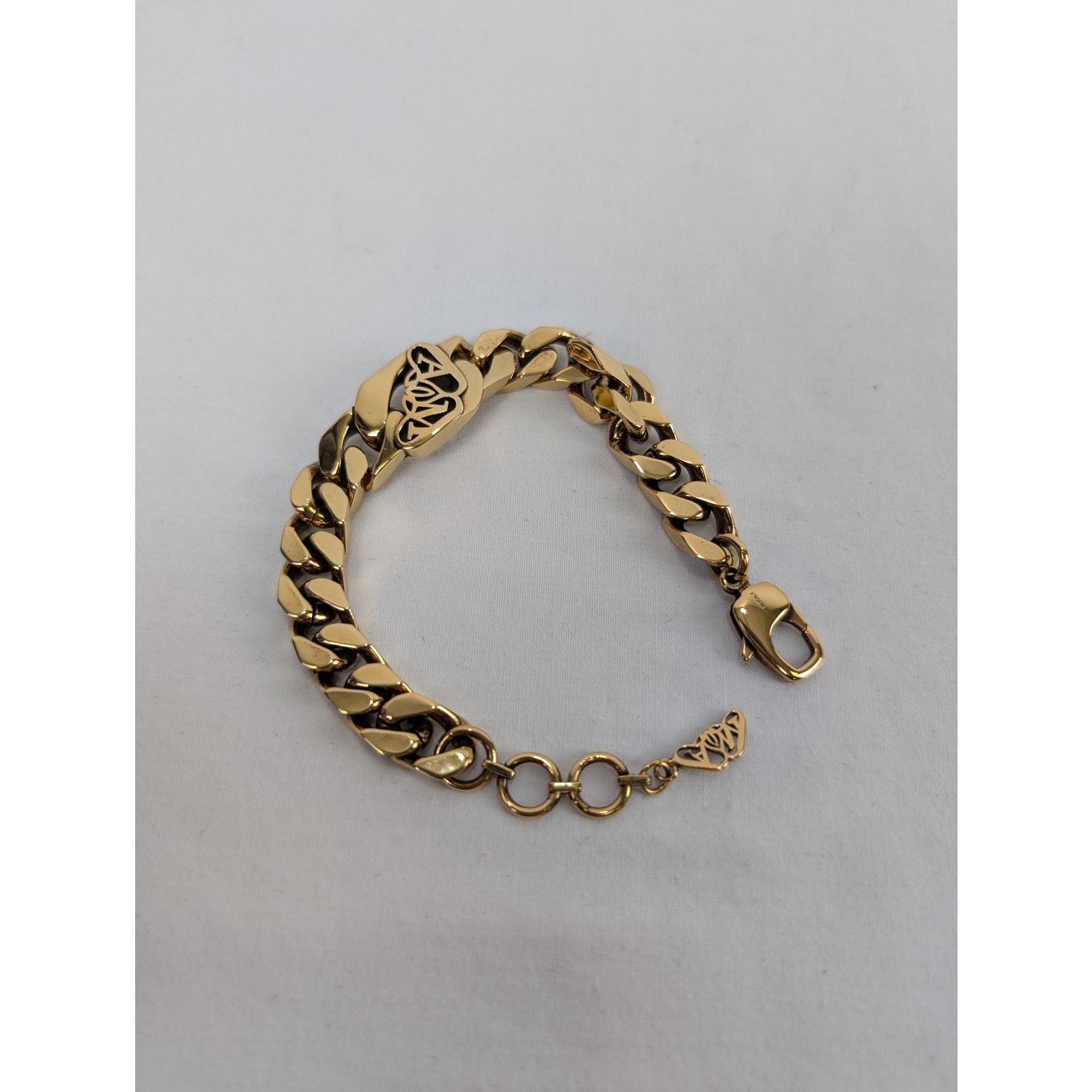 Alexander McQueen o1rshd1 Size: OS / Seal Logo Chain Bracelet in Gold Size ONE SIZE - 7 Thumbnail