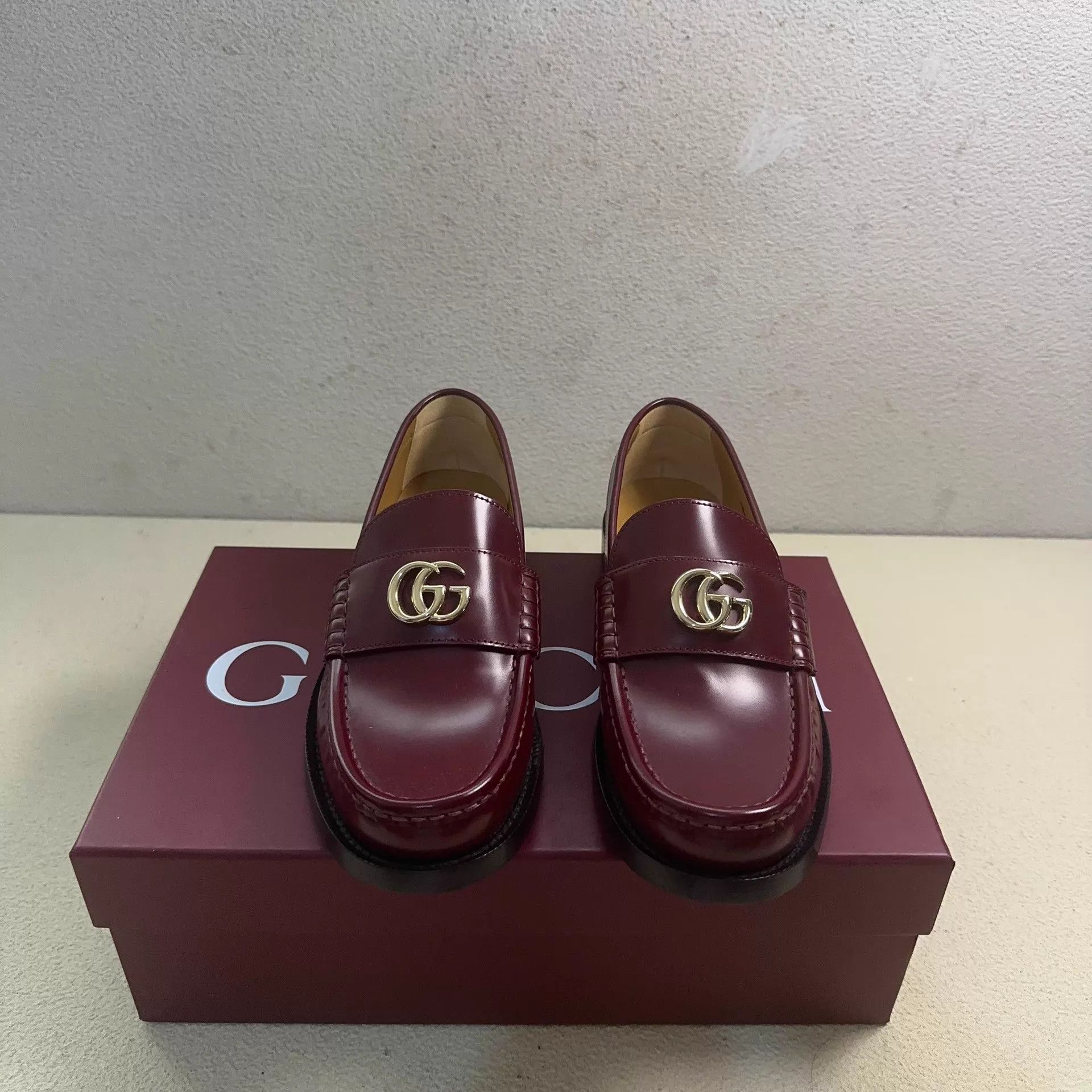 Gucci GUCCI GG Marmont women's deep burgundy low-top loafers Size US 6.5 / IT 36.5 - 2 Thumbnail