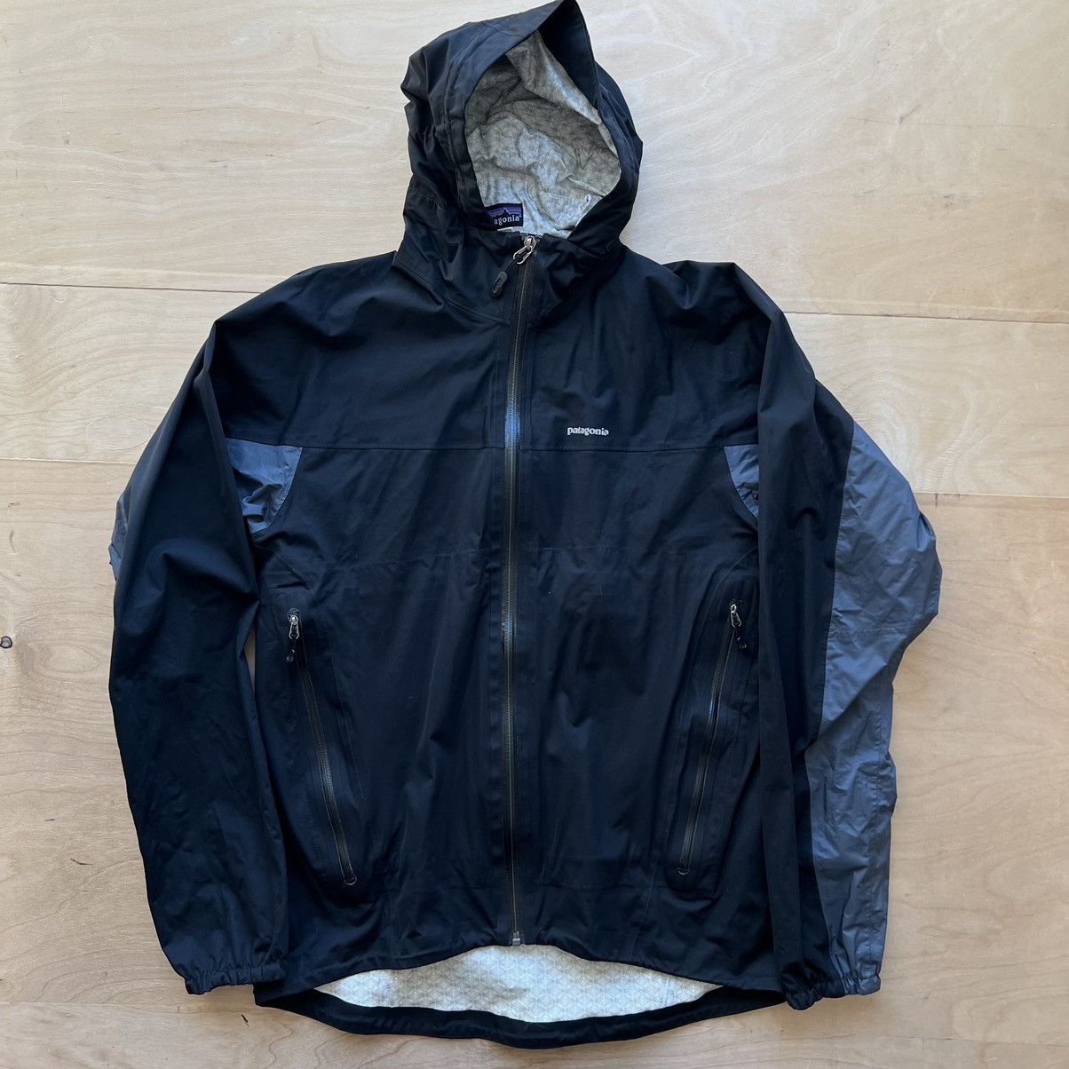 image of Patagonia Spraymaster Jacket Black Full Zip Parka Waterproof, Men's (Size Medium)
