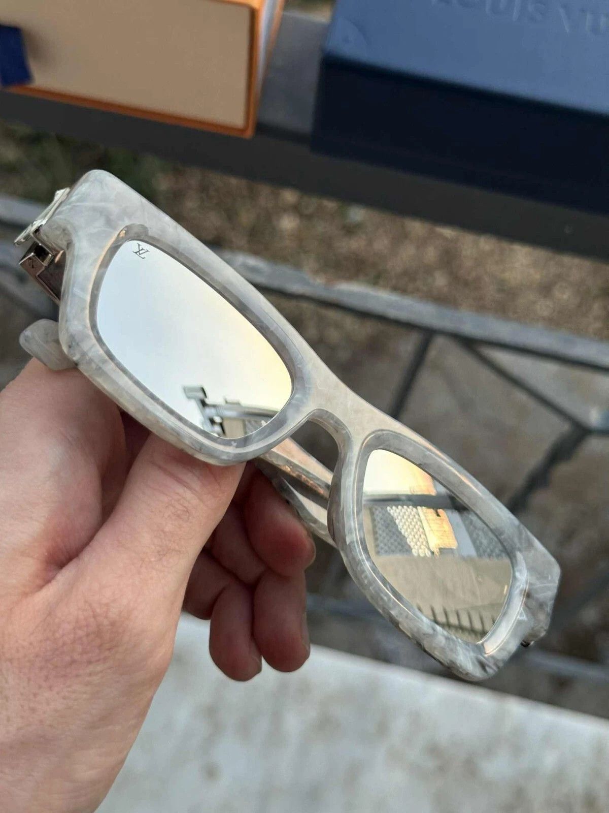 Louis Vuitton Louis Vuitton Z1245E Charleston Marble Sunglasses Size ONE SIZE - 3 Thumbnail