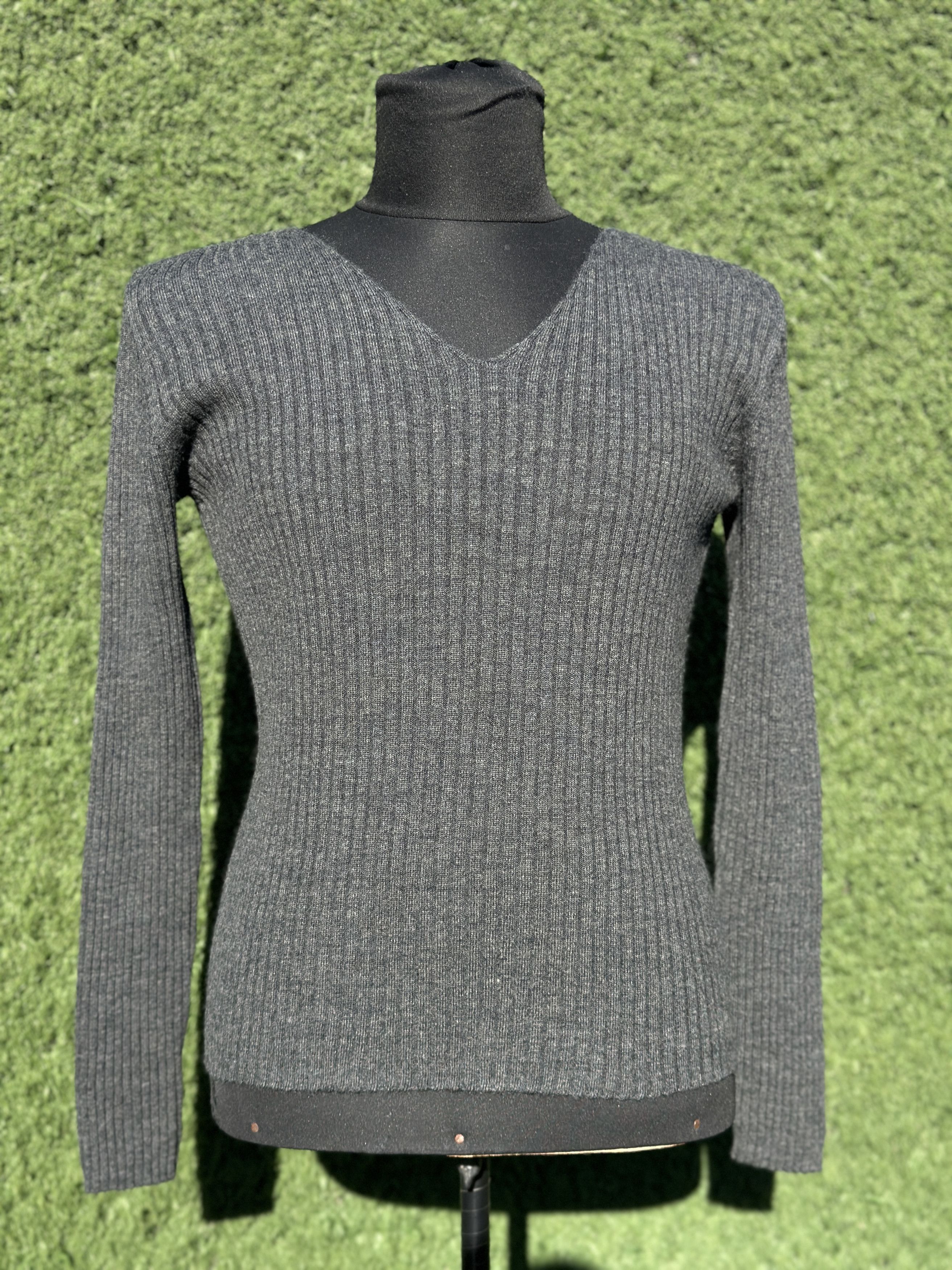 Prada Prada Cashmere Cardigan Size IT 38 Slim Wide V Neck Knit Size M / US 6-8 / IT 42-44 - 2 Thumbnail