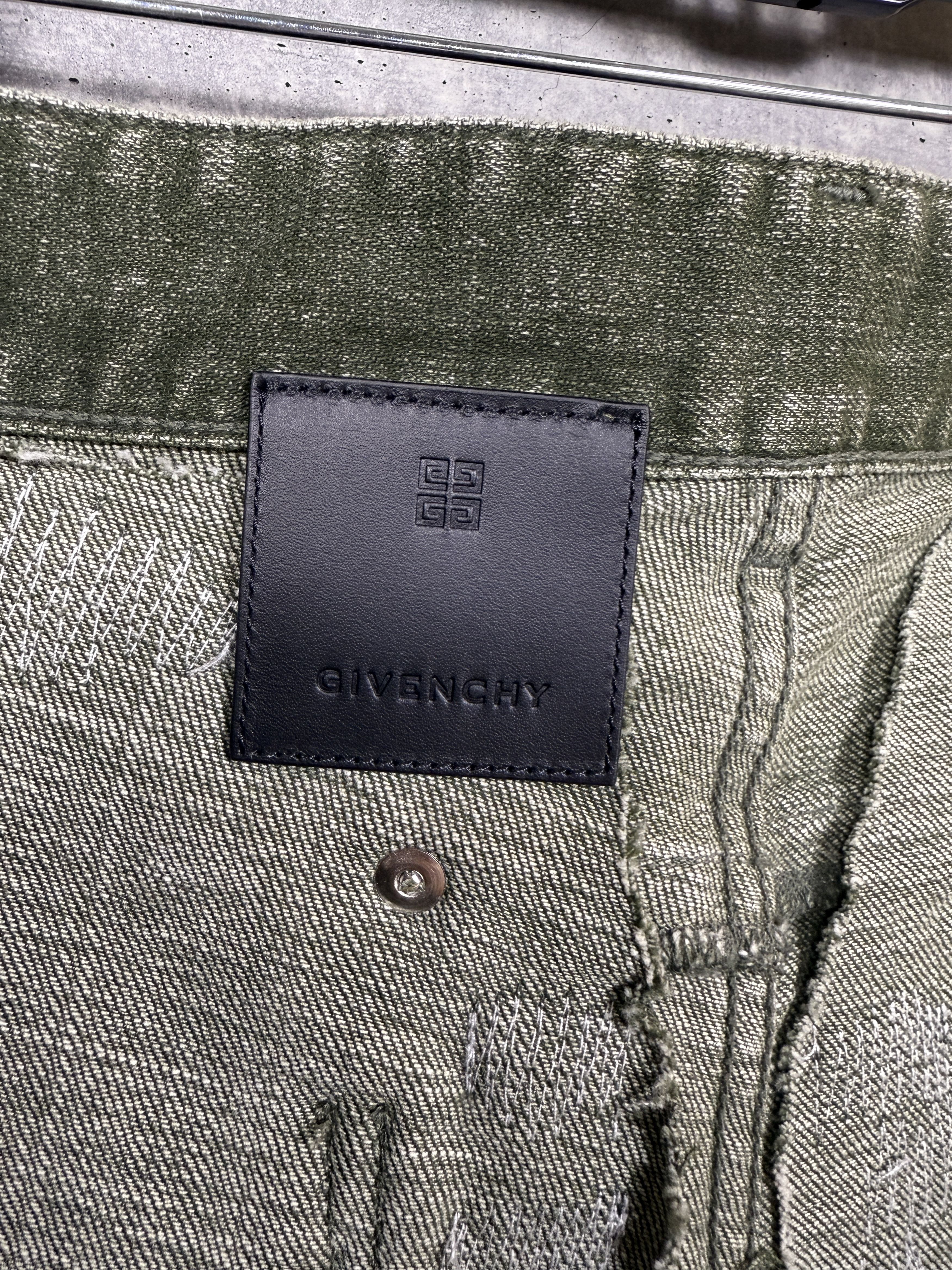 Givenchy $2000 Givenchy Slim Fit Tapered Distressed Paint Jeans Size US 32 / EU 48 - 8 Thumbnail
