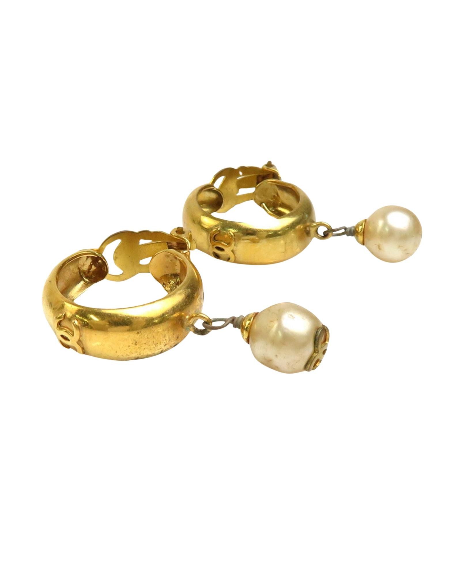 image of Exquisite Chanel Gold And Off-White Womens Necklace