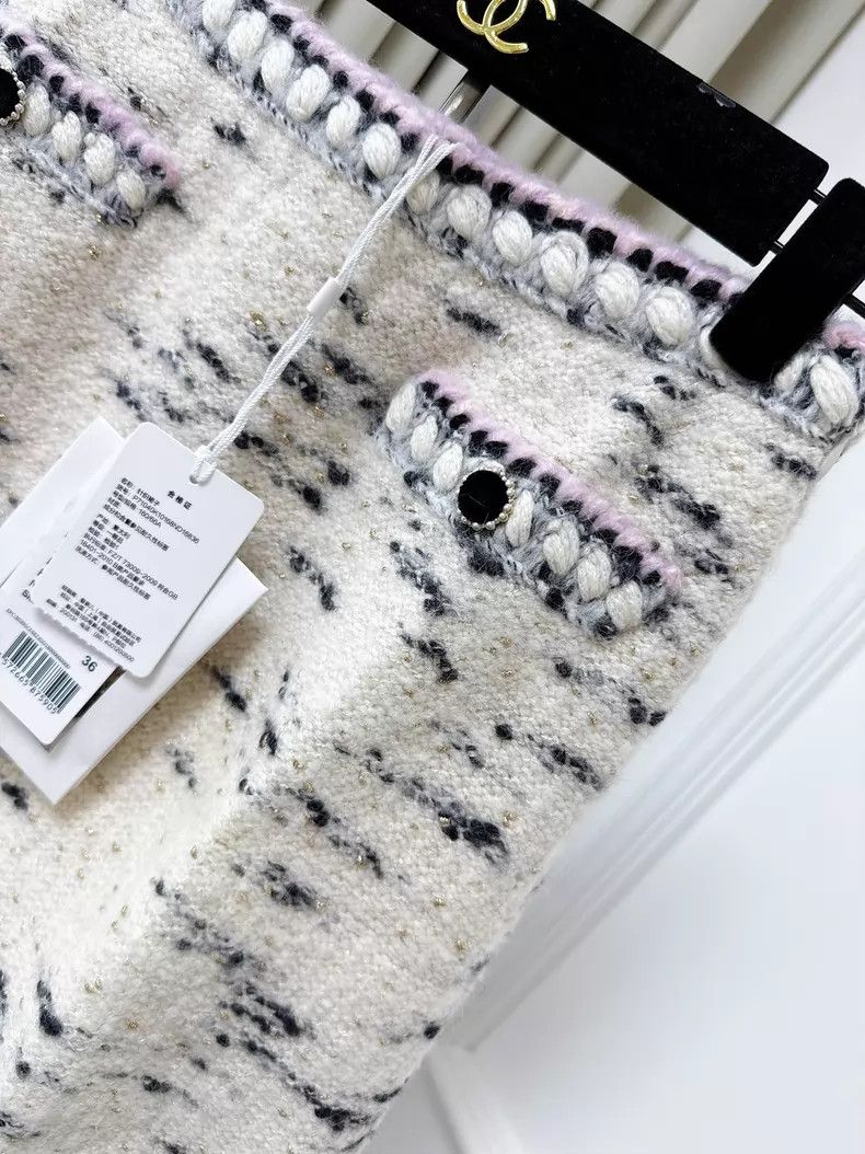 Chanel Chanel 21A Castle Series Cow Spot Pink Rolled Cashmere Kni Size 24" / US 00 / IT 34 - 2 Thumbnail