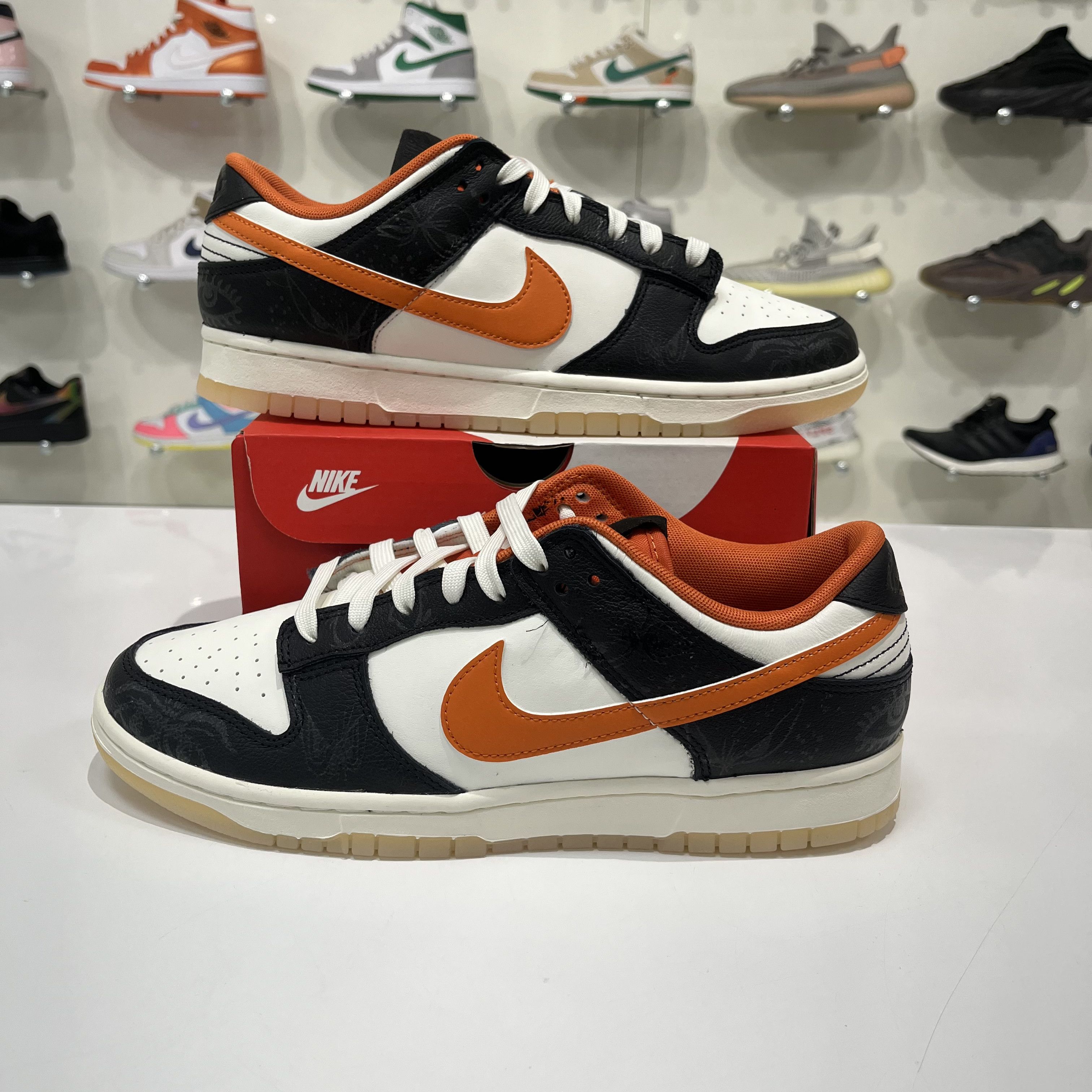 Nike Nike Dunk Low PRM Halloween 2021 Size US 10 / EU 43 - 1 Thumbnail