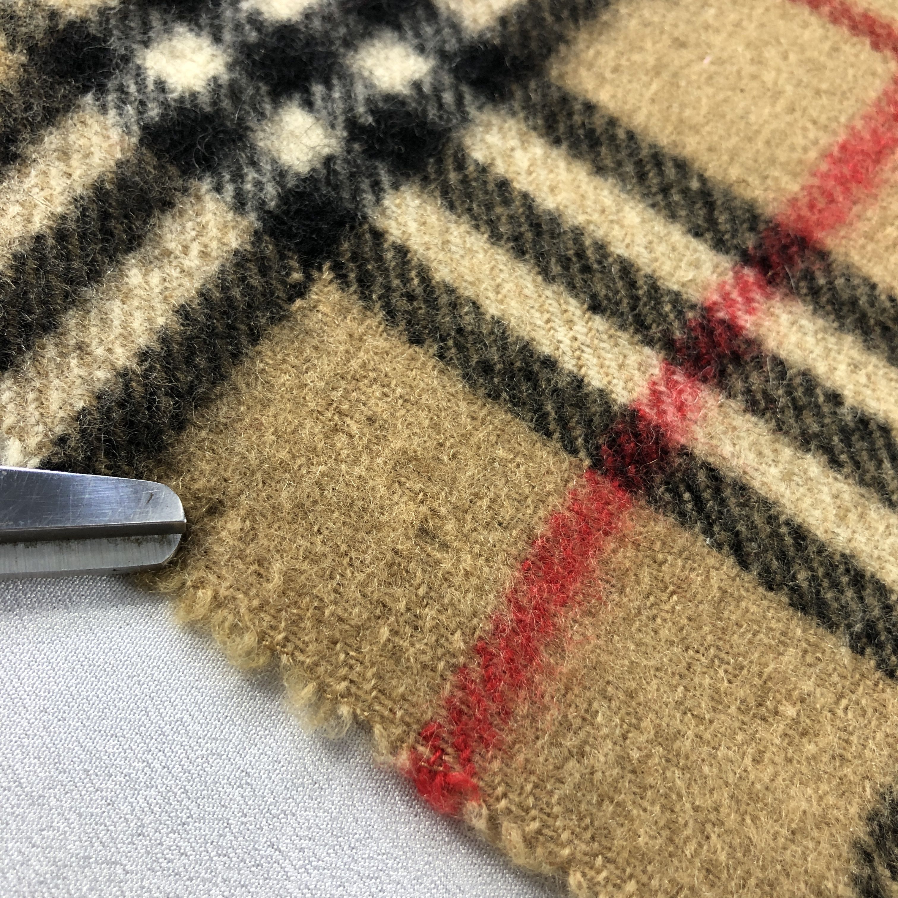 Burberry Burberrys Nova Check Tan Wool/Cashmere Scarf Muffler V2842 Size ONE SIZE - 15 Thumbnail
