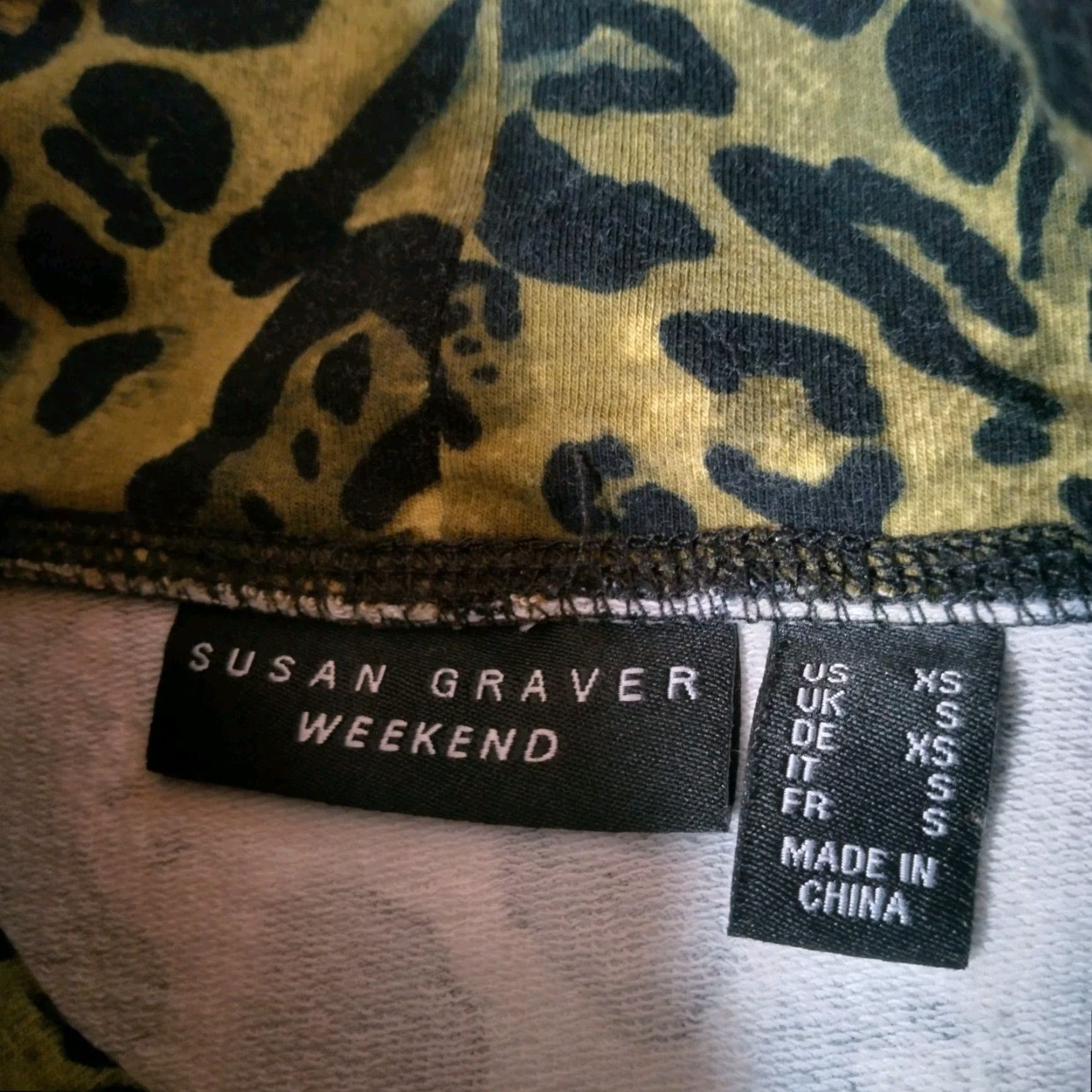 Vintage Susan Graver Weekend Shirt XS Green Black Leopard Cat Print High Neck Tunic Shirt Women XS Green Leopard Cat Print Tunic Weekend Shirt Size XS / US 0-2 / IT 36-38 - 3 Thumbnail