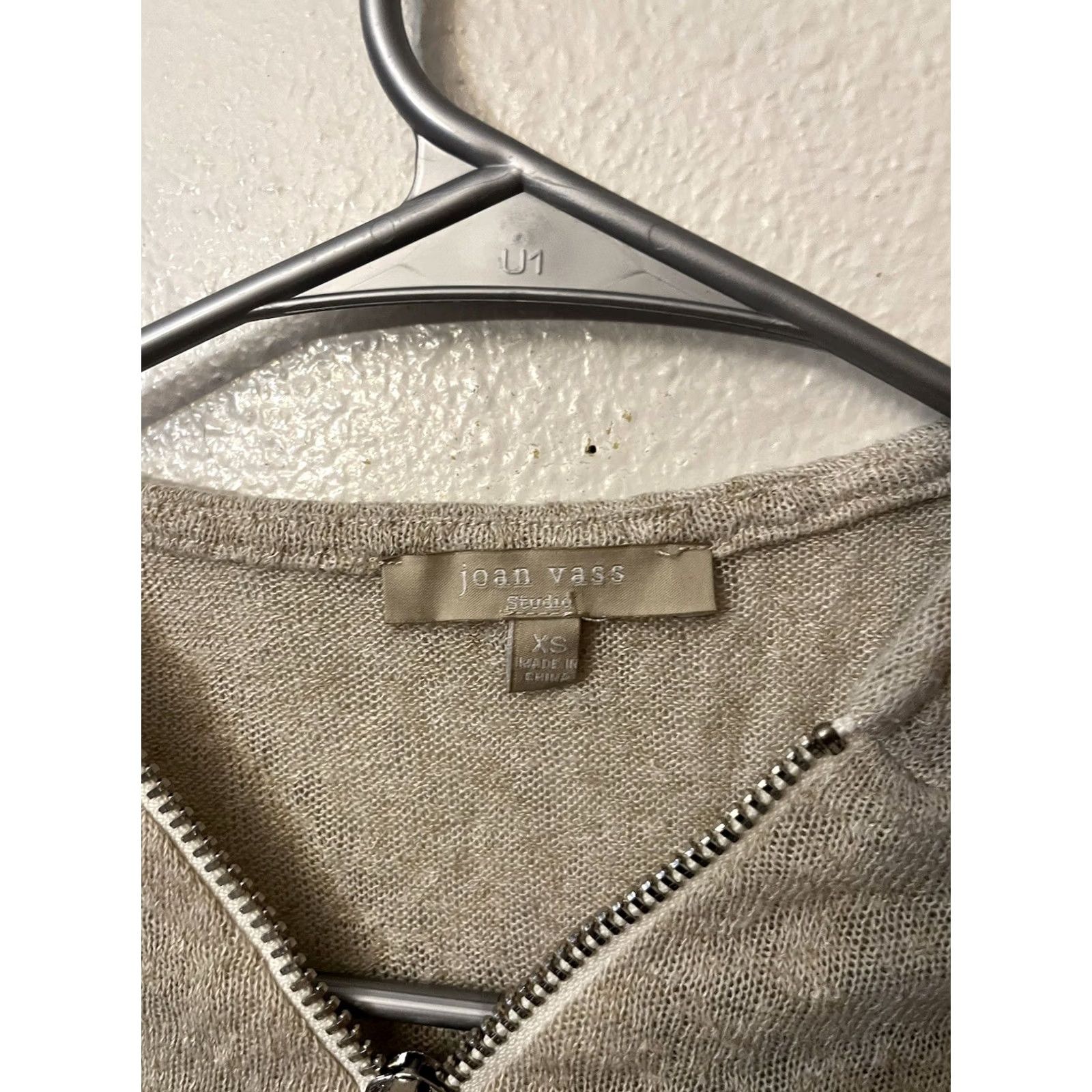 Vintage Joan Vass Studio women’s XS 1/2 zip front detail marled knit top Beige Dolman Sleeve Shirt V-Neck Zipper Size XS / US 0-2 / IT 36-38 - 2 Thumbnail