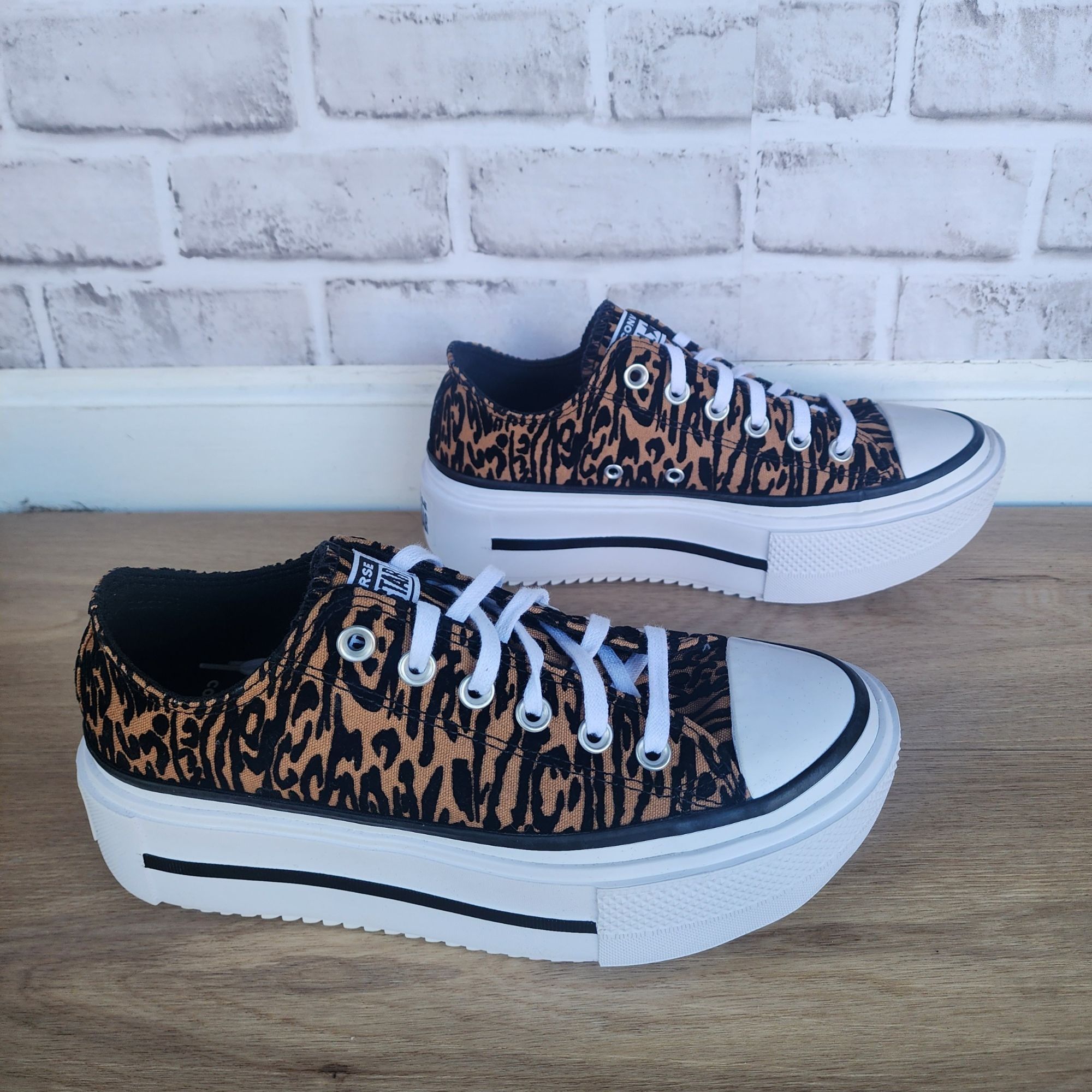 Converse Converse Chuck Taylor Lift Double Stack Low 7.5 Men Shoes Sn Size US 7.5 / EU 40-41 - 4 Thumbnail