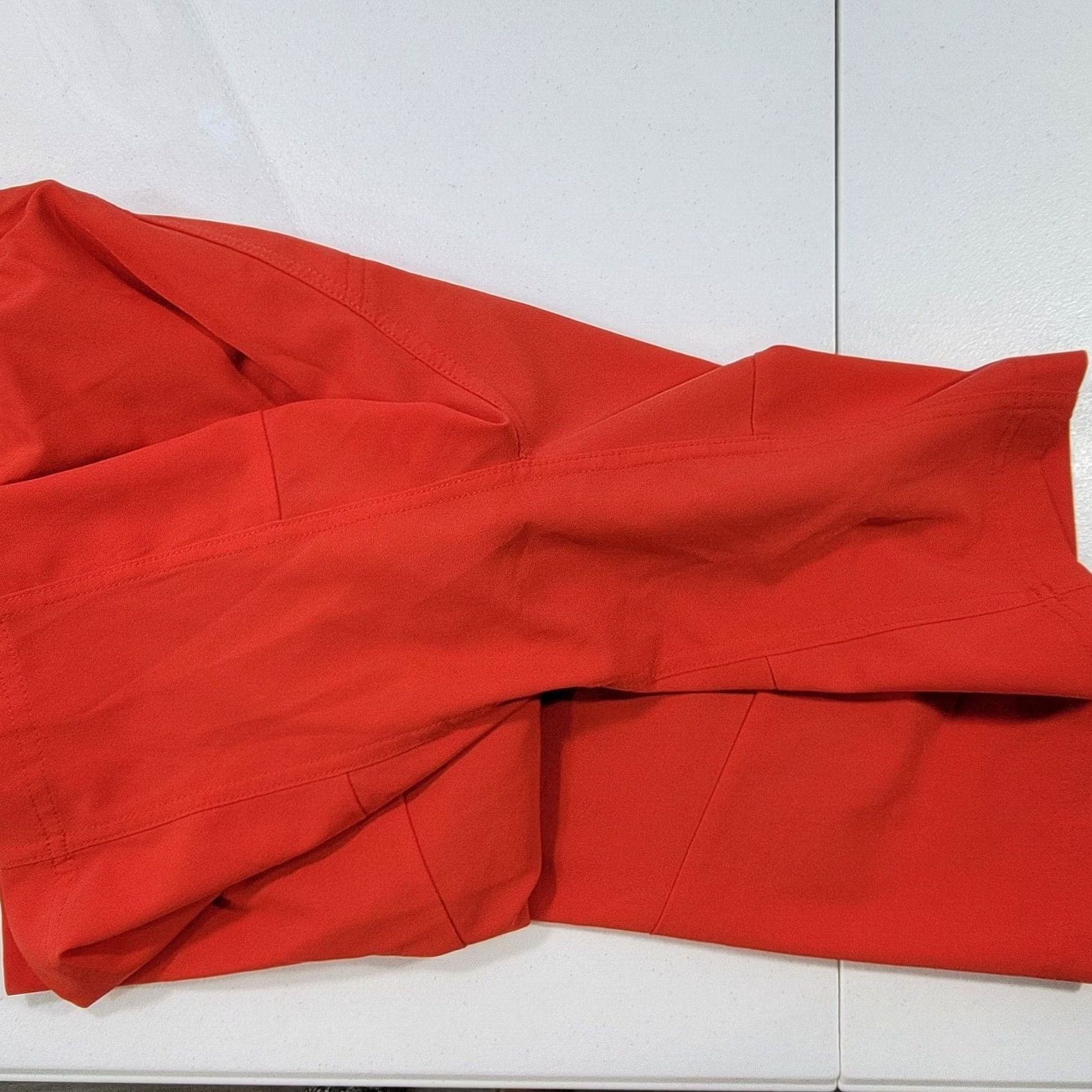 Fabletics Fabletics Shorts Mens S Red Reflective Lined Stretch Workout Gym Run Pockets Size US 29 - 6 Thumbnail