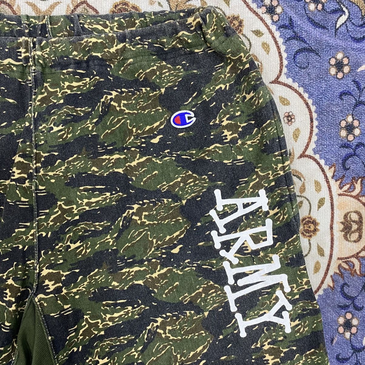 Stussy STUSSY X CHAMPION REVERSE WEAVE SHORT TIGER CAMO ARMY Size US 29 - 2 Thumbnail