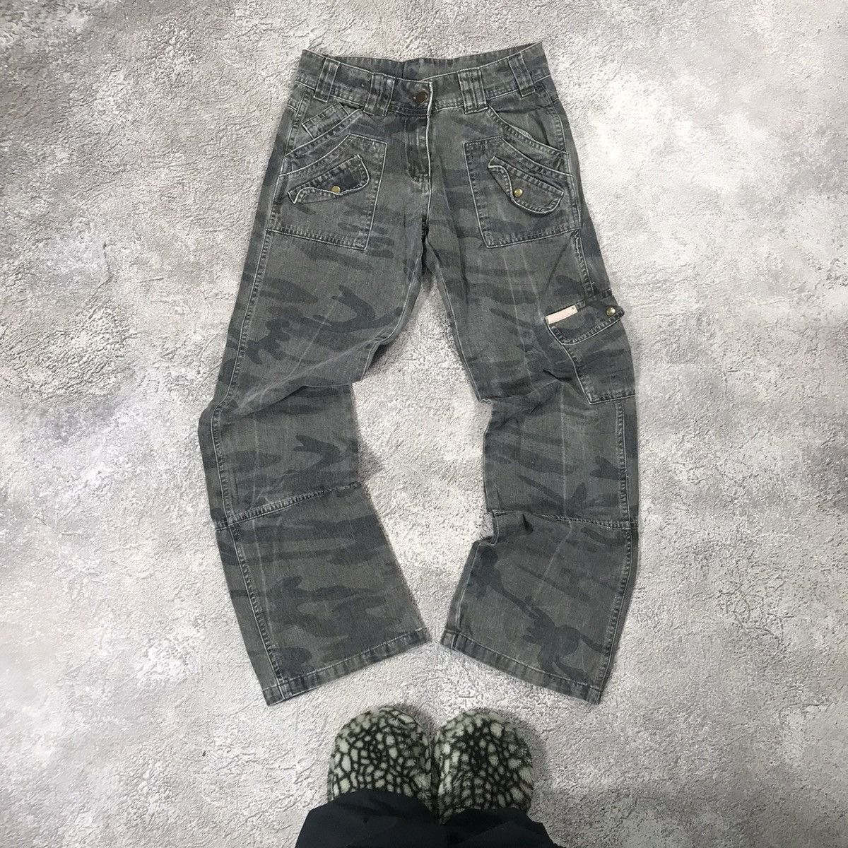 Vintage Vintage 90s Baggy Flared Cargo Pants Y2K Streetwear Logo 28 Size 28" / US 6 / IT 42 - 2 Thumbnail