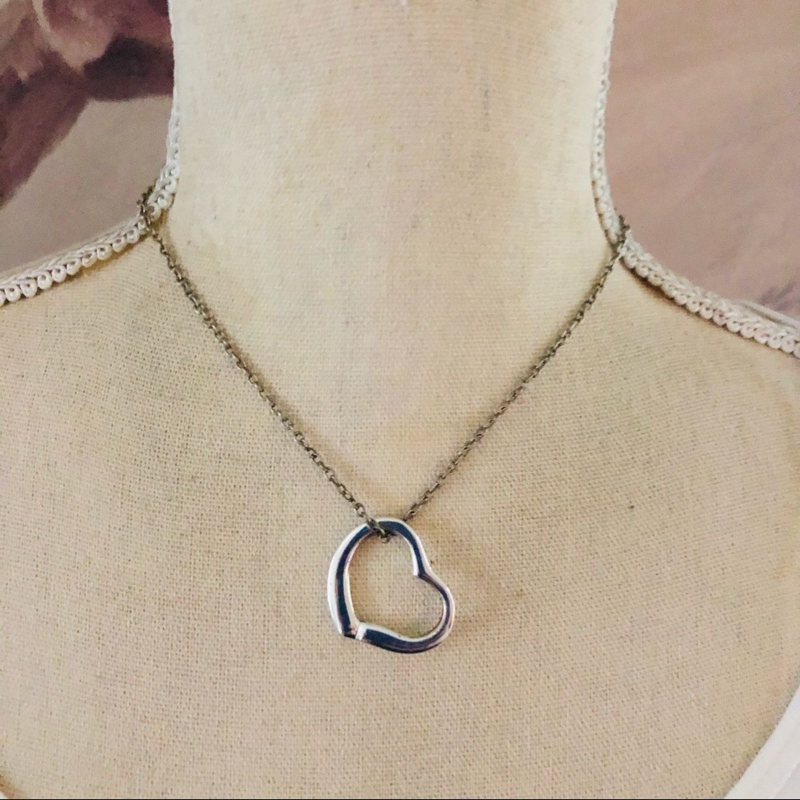Vintage Vintage silver plated open heart pendant on chain necklace Size ONE SIZE - 1 Thumbnail