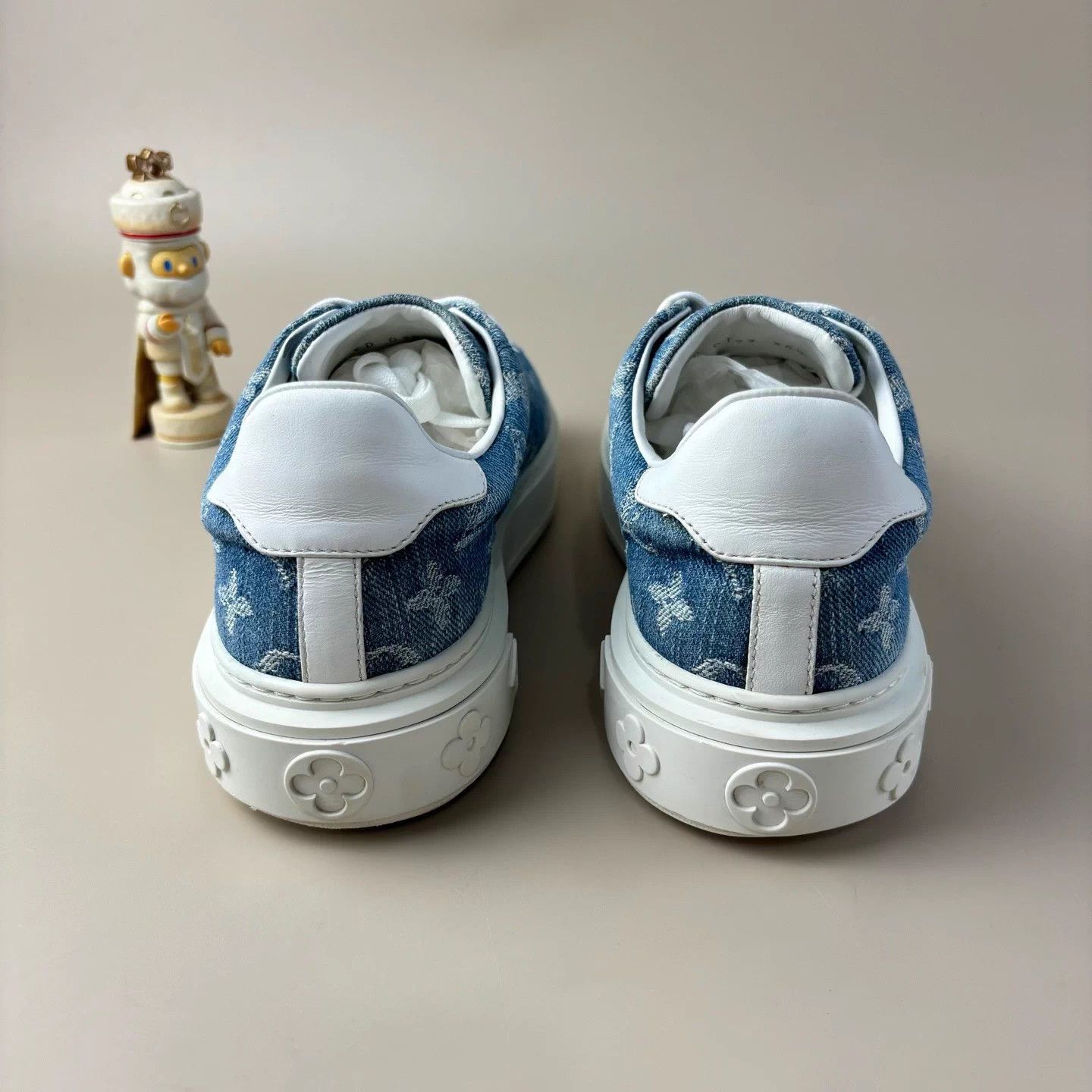 Louis Vuitton LV Time out white/blue allover print 36.5 95new Size US 5.5 / IT 35.5 - 3 Thumbnail