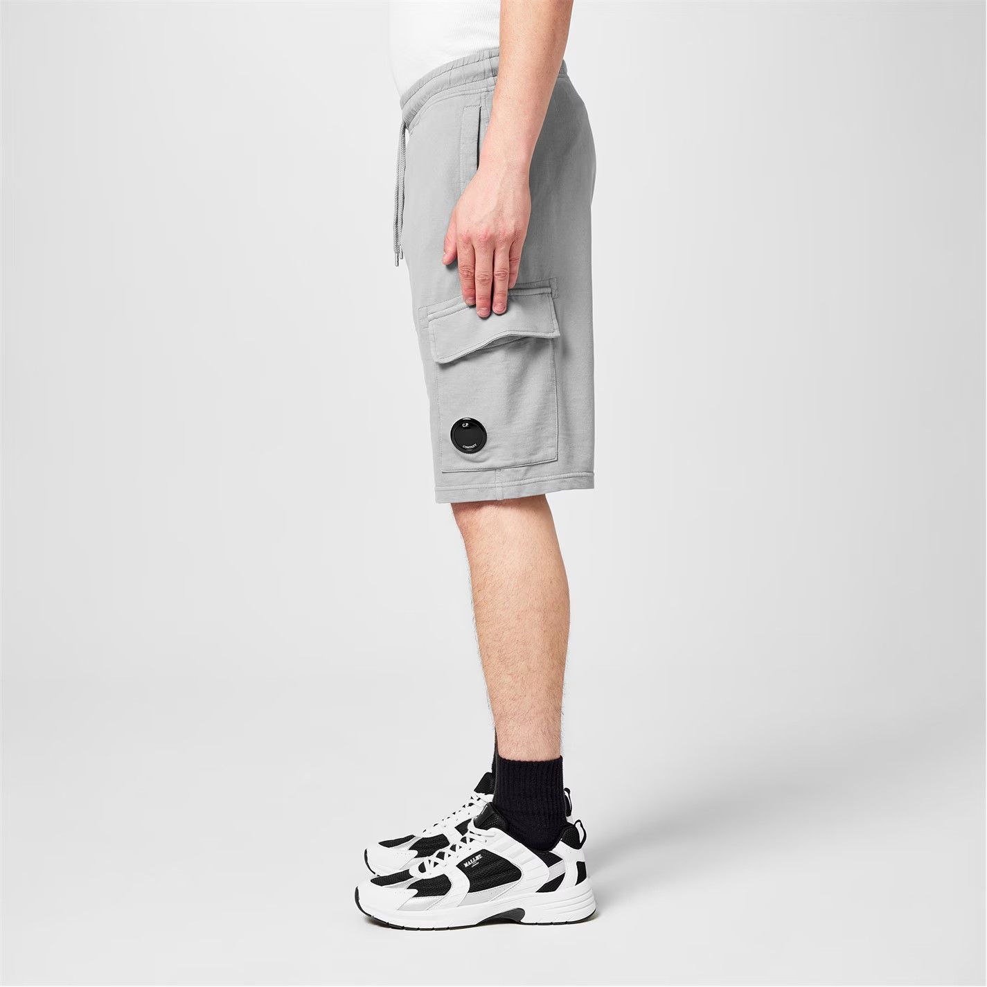 C.P. Company o1g2r1mq0426 Micro Lens Fleece Jogger Shorts in Grey Size US 28 / EU 44 - 5 Thumbnail