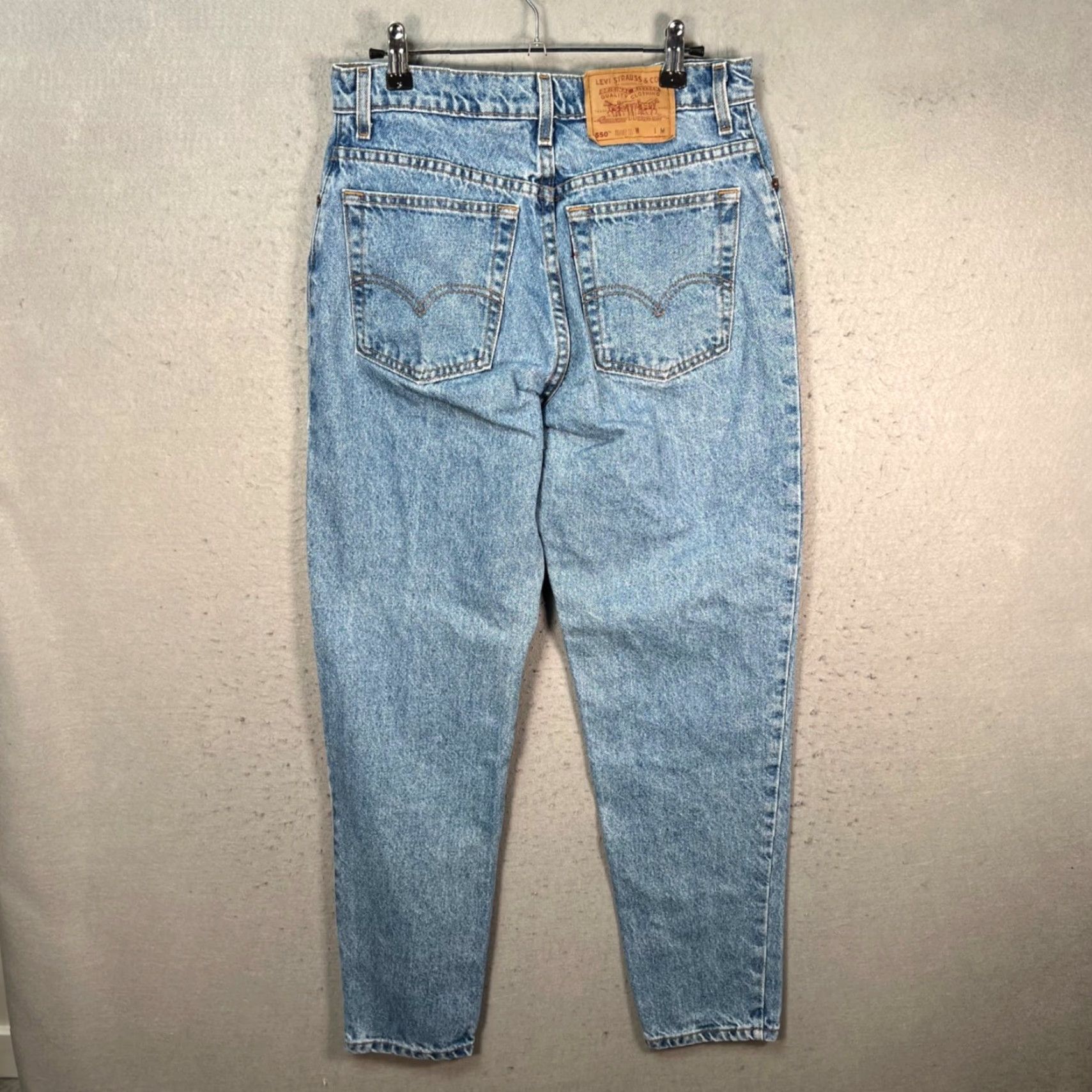 Levi's VINTAGE Levi's 550 Jeans Womens Regular Size 11 Medium Light Wash 28in Waist 29in Inseam Tapered Relaxed Fit 5-Pocket Denim Blue Women's Jeans Size 32" / US 10 / IT 46 - 2 Thumbnail