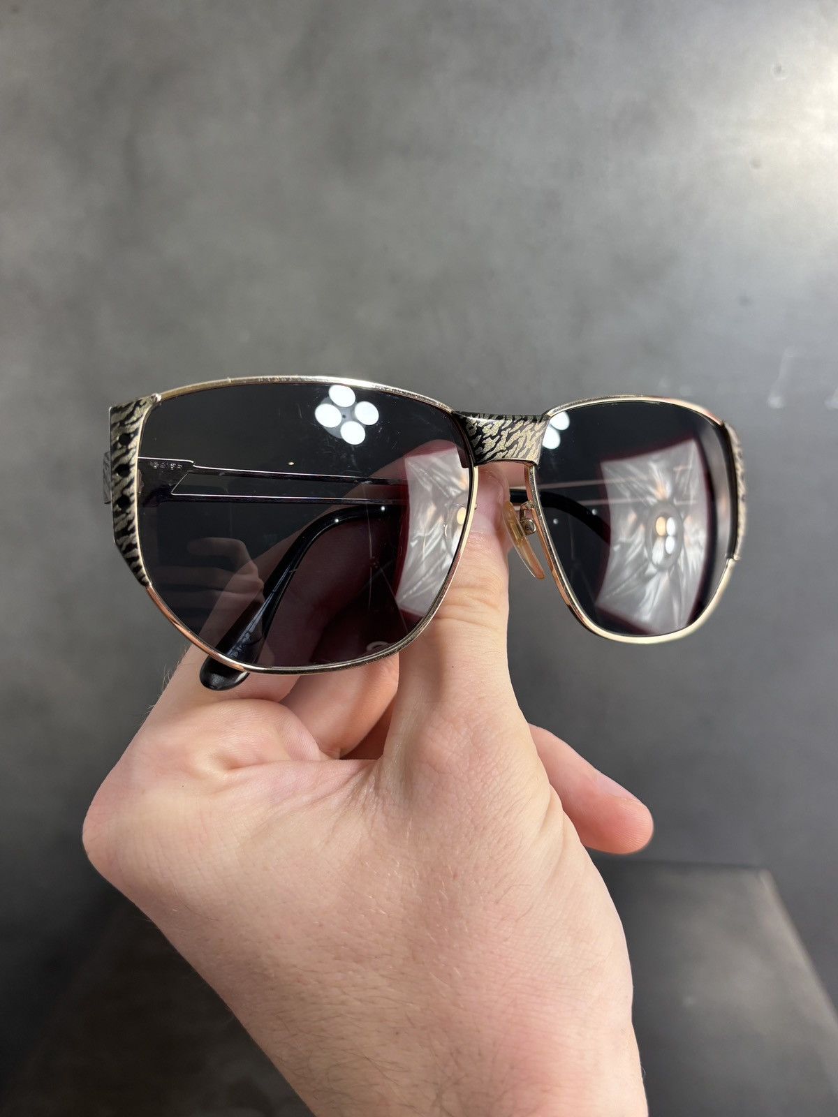 Valentino 1980s Vintage Valentino Sunglasses Metal Aviator 5419 Case Size ONE SIZE - 3 Thumbnail