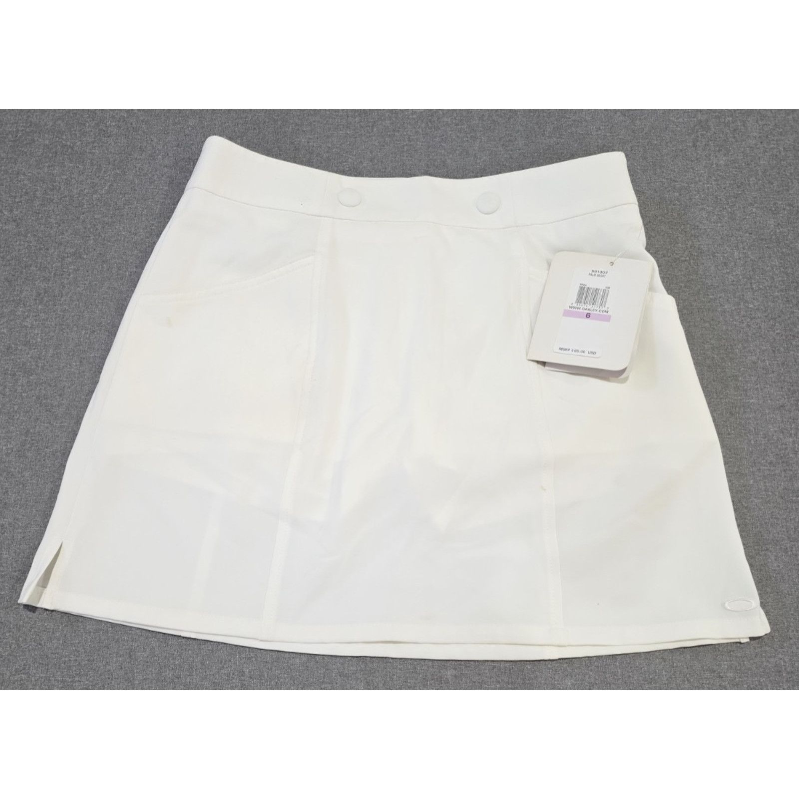 Oakley New Oakley Women’s white Skort Palm Golf Skort Size 6 $65 Size 28" / US 6 / IT 42 - 4 Thumbnail