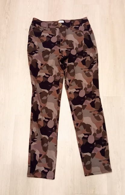 Logo Athletic LOGO by Lori Goldstein Women's Printed Straight Cargo Jeans Size 30" / US 8 / IT 44 - 3 Thumbnail
