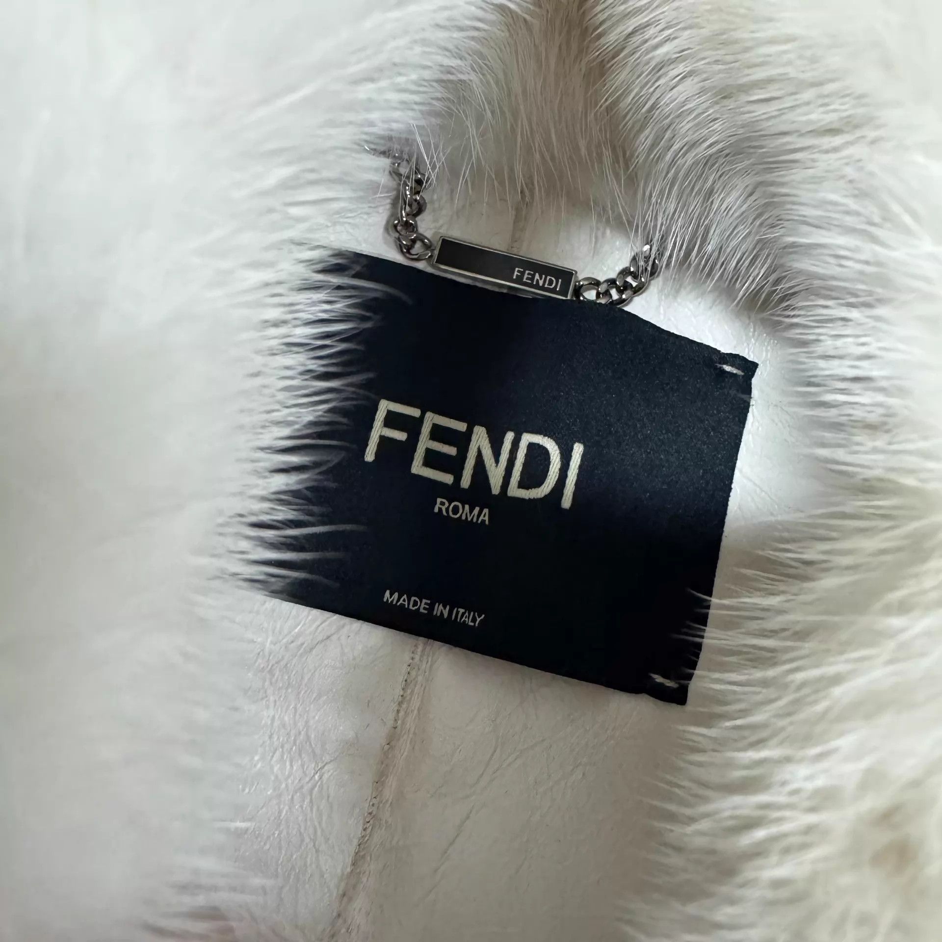 Fendi Fendi White Floral-Button Plush Short Fur Coat 36 Size XS / US 0-2 / IT 36-38 - 5 Thumbnail