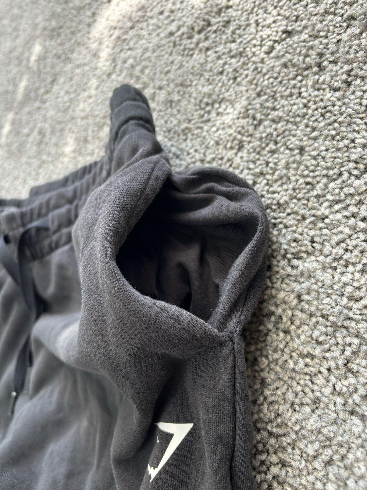 Gymshark Black gymshark crest joggers Size US 30 / EU 46 - 6 Thumbnail