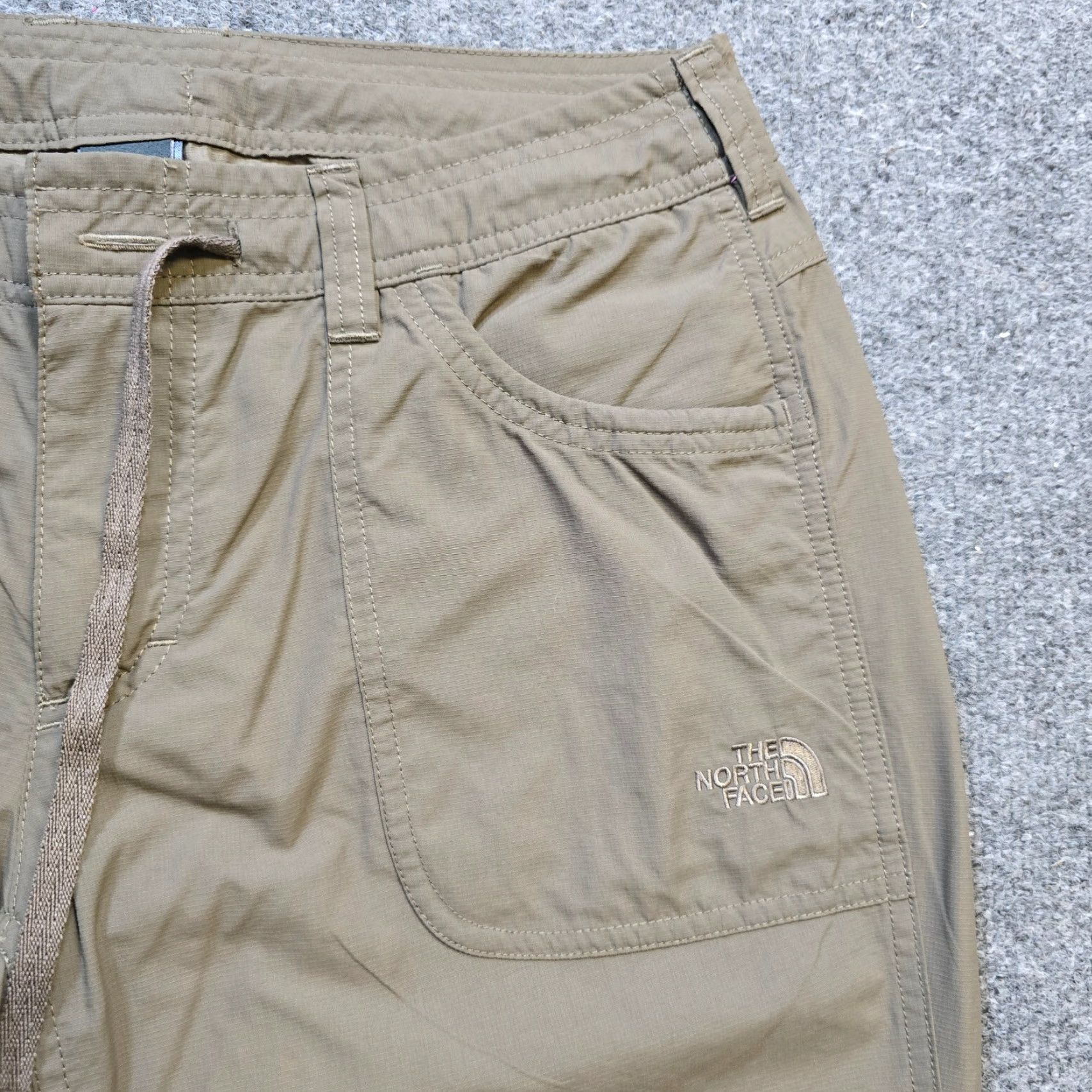 The North Face The North Face Pants Women 8 Gray Rip Stop Pockets Capri Hiking Outdoors Casual Size 30" / US 8 / IT 44 - 3 Thumbnail