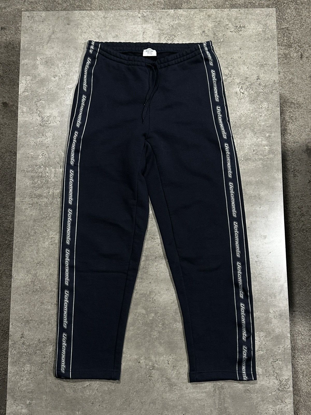 Vetements vetements logo sweatpants Size US 28 / EU 44 - 1 Thumbnail