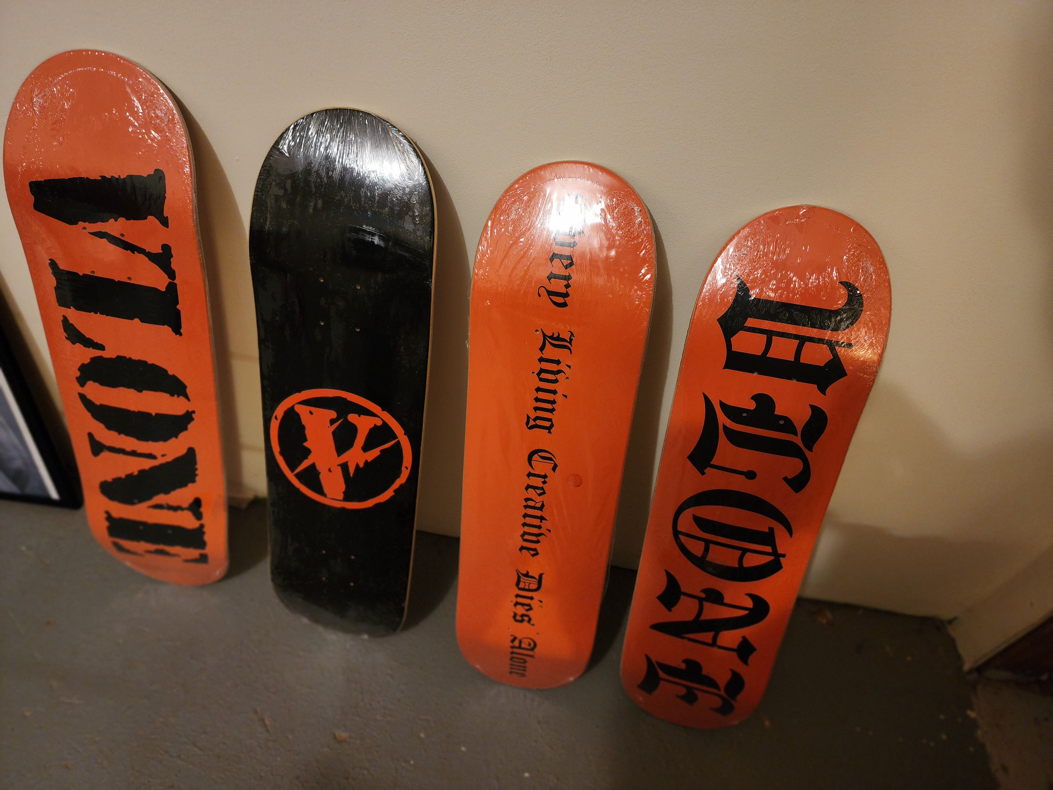 Vlone Vlone skateboard deck set | Grailed